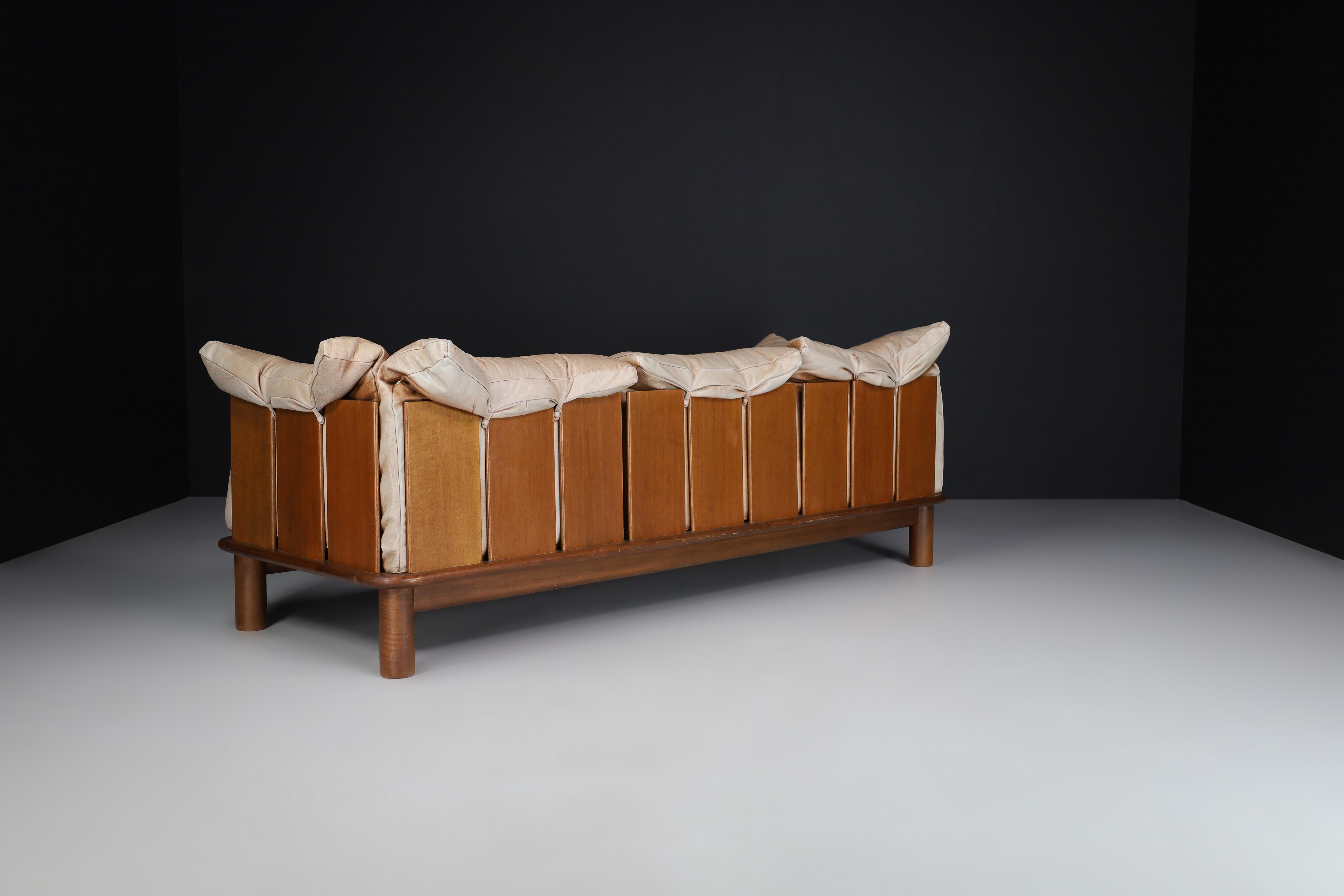 Camel Leather and Walnut XL Sofa from De Pas, D'Urbino Lomazzi for Padova, Italy 4
