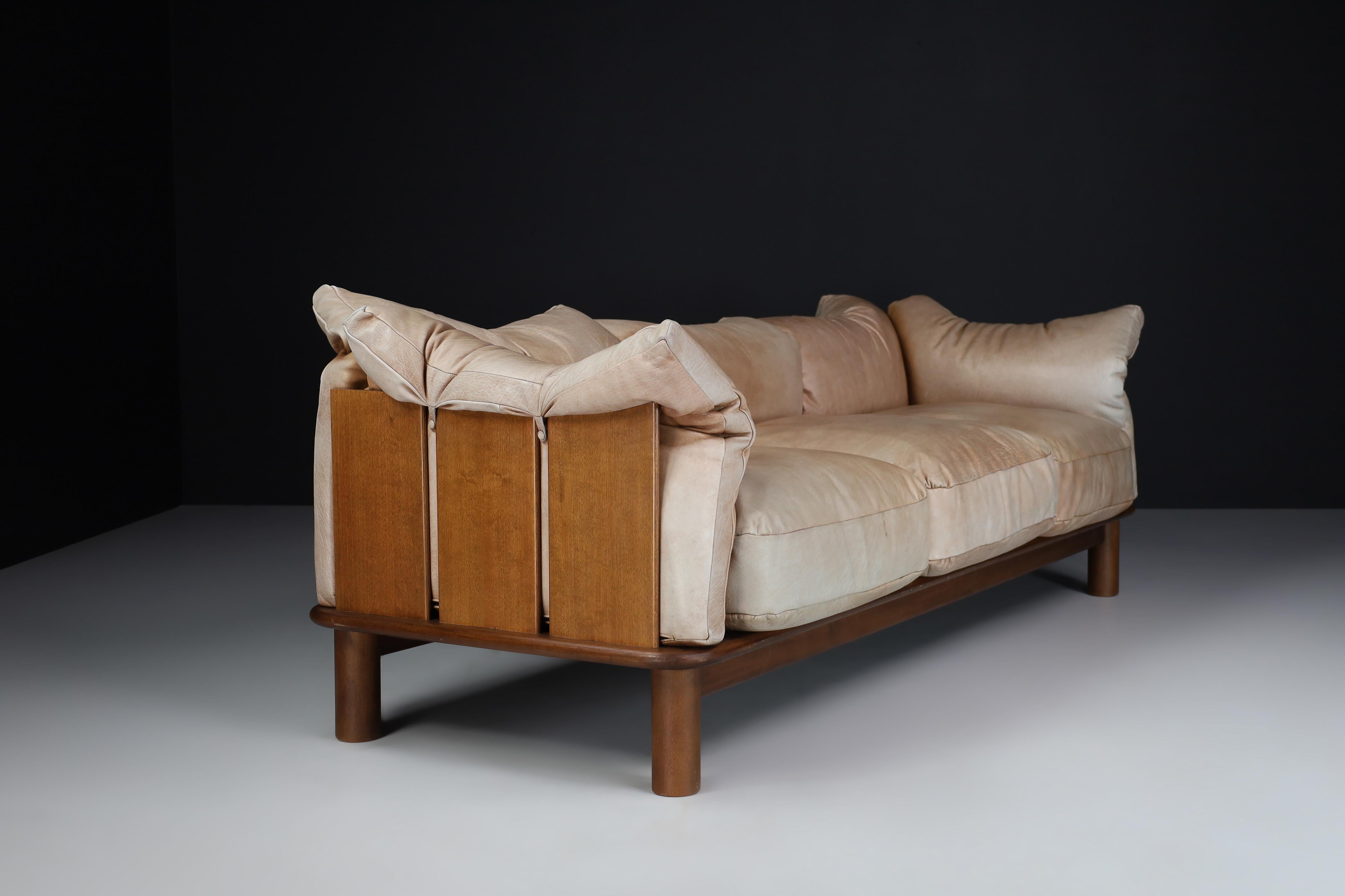 Camel Leather and Walnut XL Sofa from De Pas, D'Urbino Lomazzi for Padova, Italy 7