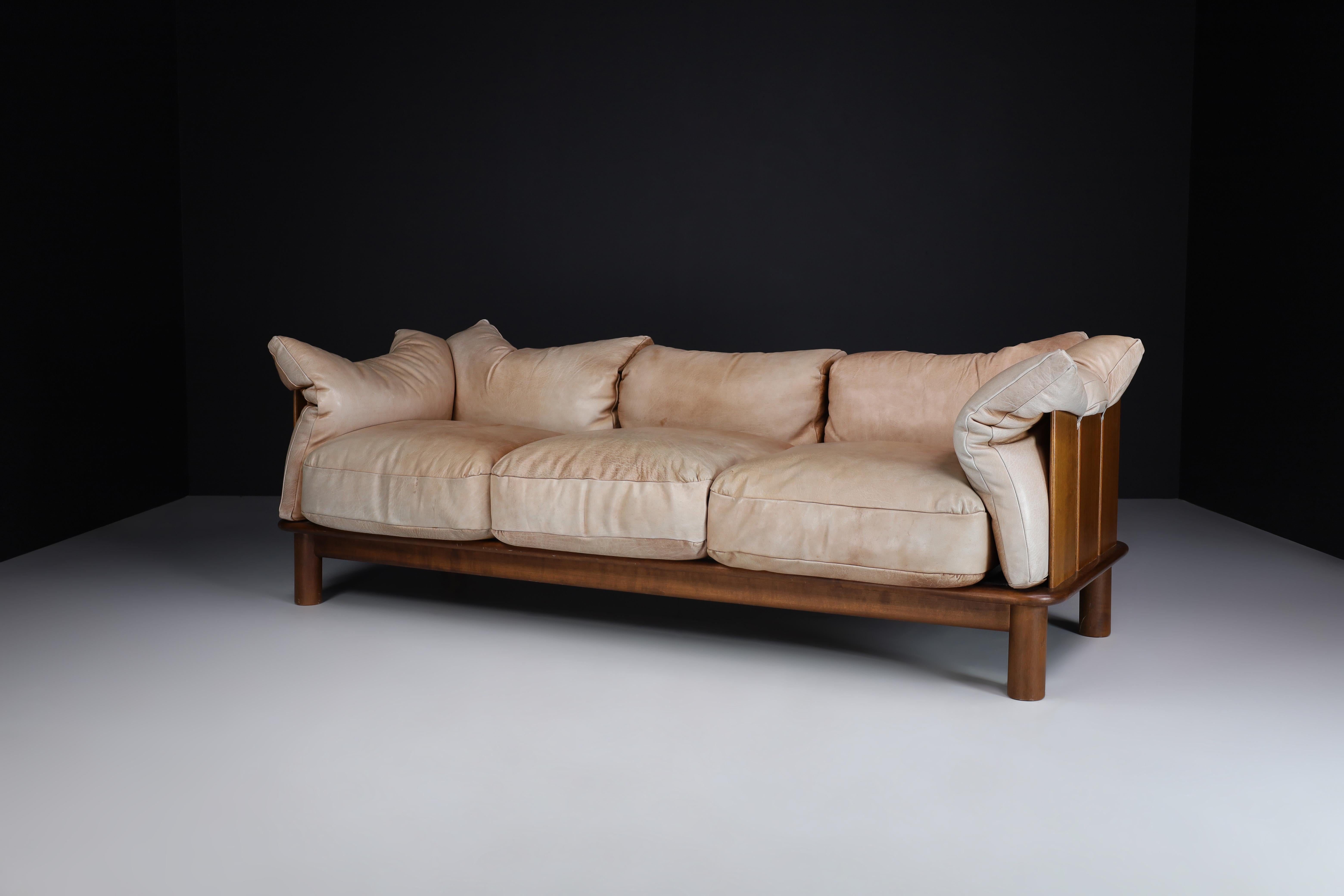 Camel Leather and Walnut XL Sofa from De Pas, D'Urbino Lomazzi for Padova, Italy 1