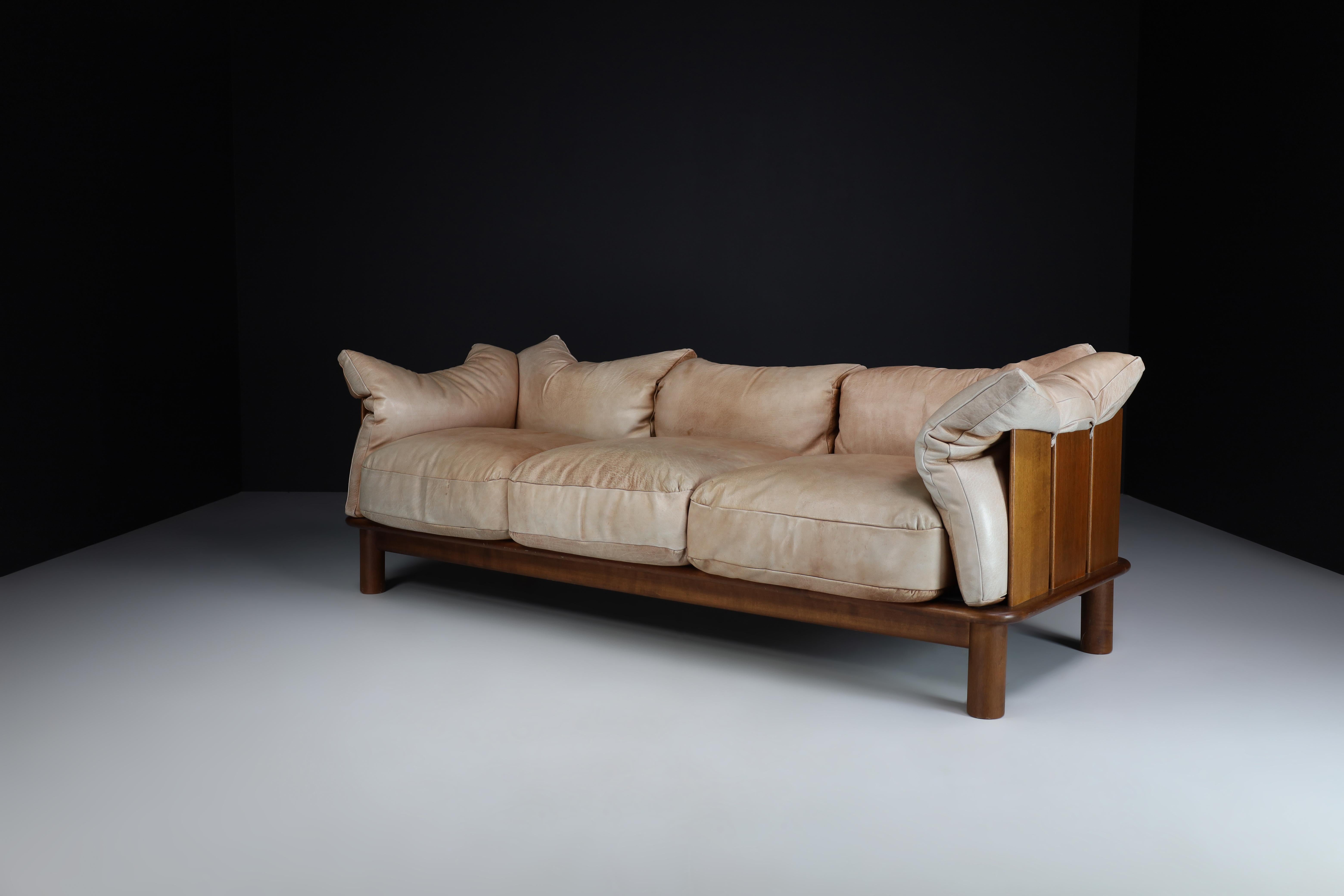 Camel Leather and Walnut XL Sofa from De Pas, D'Urbino Lomazzi for Padova, Italy 2