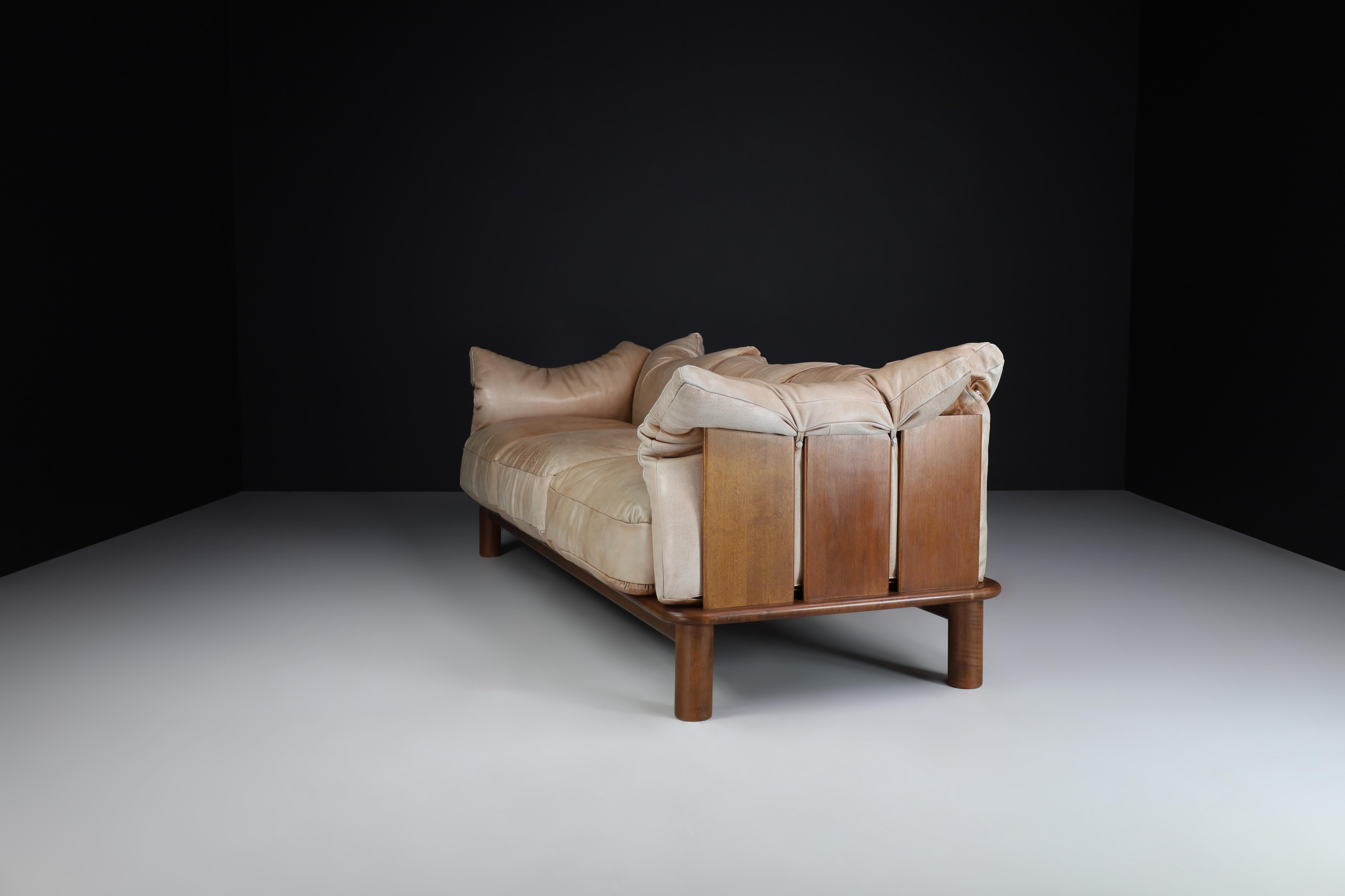 Camel Leather and Walnut XL Sofa from De Pas, D'Urbino Lomazzi for Padova, Italy 3