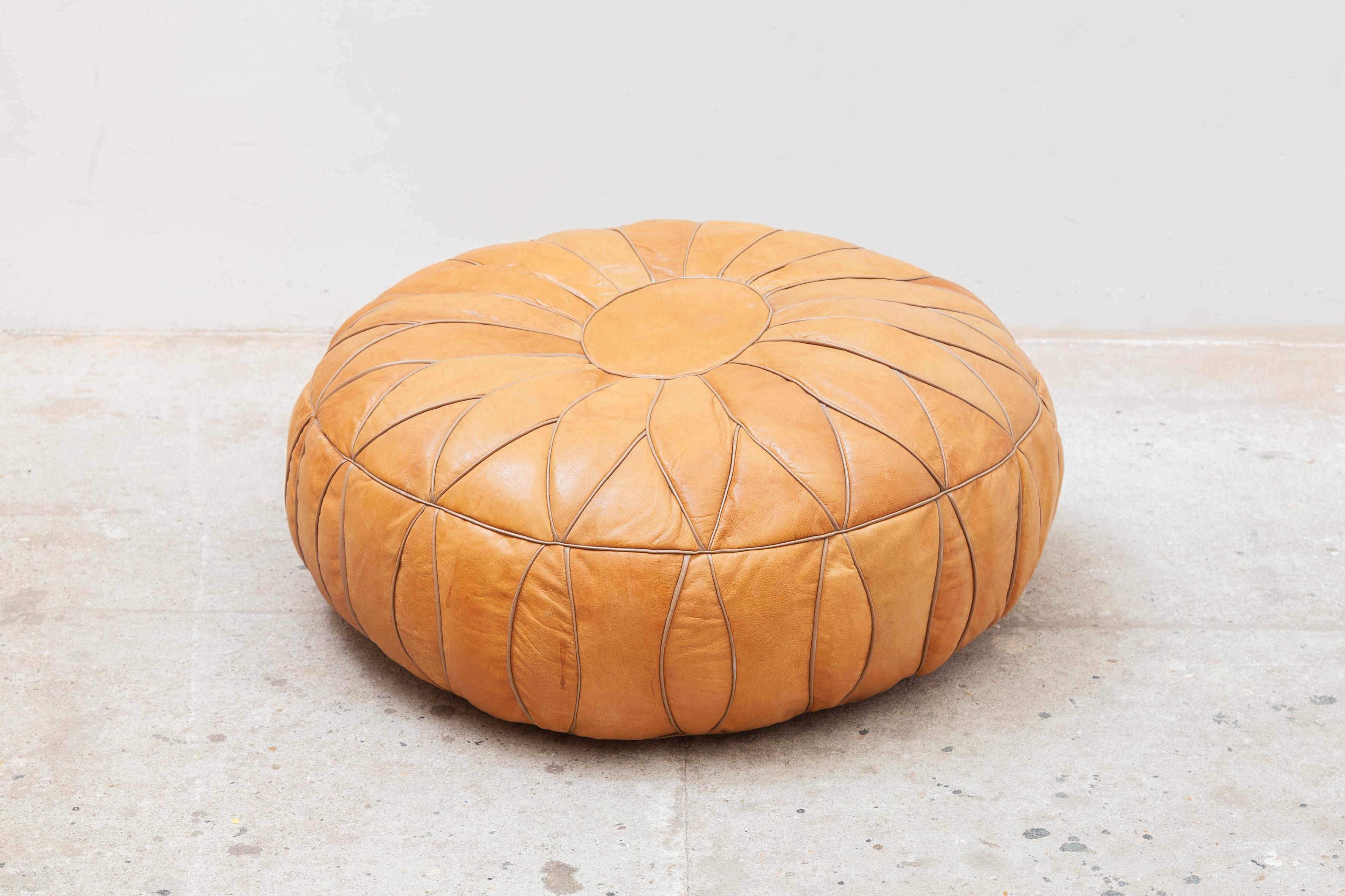 Large vintage round Moroccan leather pouf, handcrafted in brown camel leather. In original good condition.