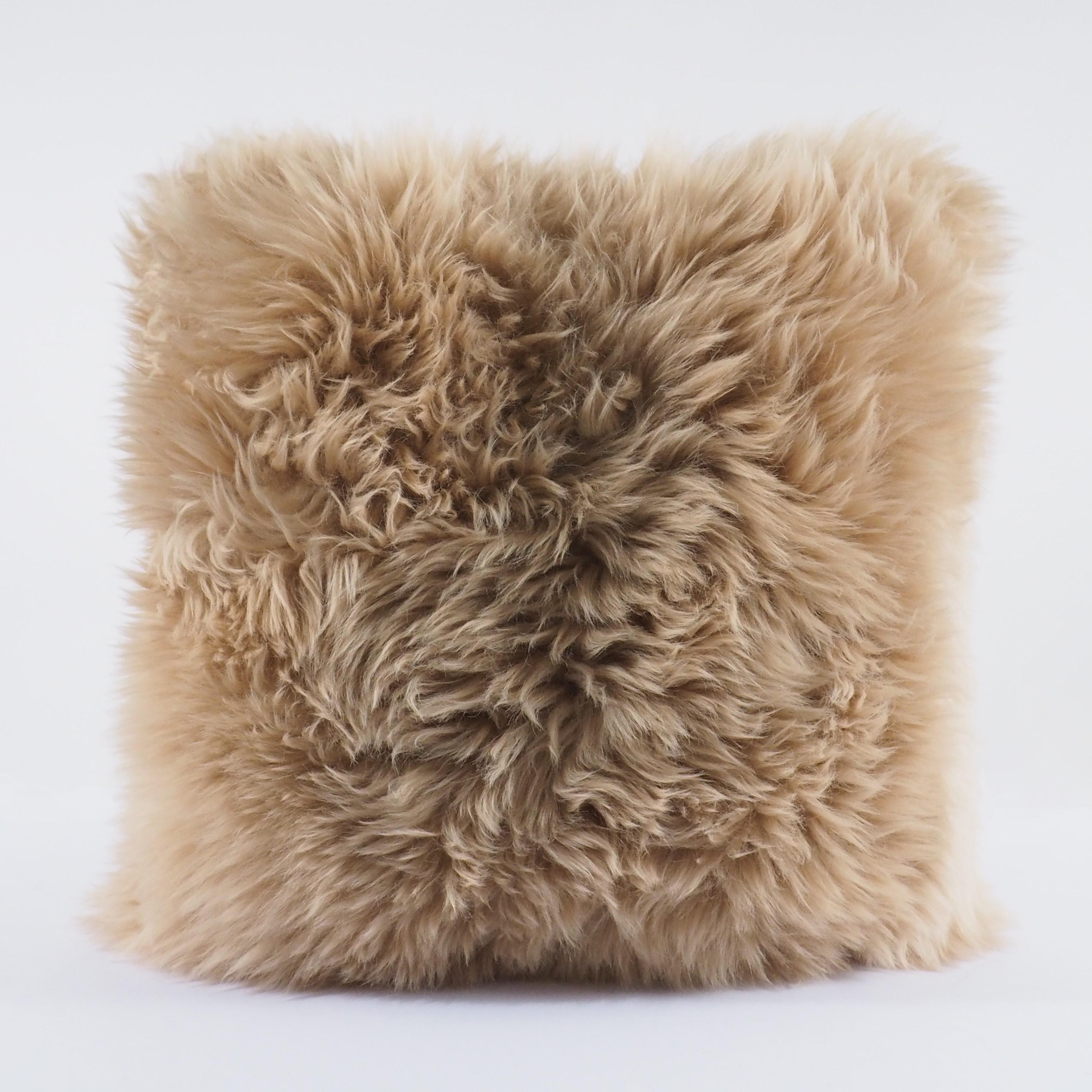 Camel Light Ollengo Shearling Sheepskin Pillow Fluffy Cushion by Muchi Decor In New Condition For Sale In Poviglio, IT