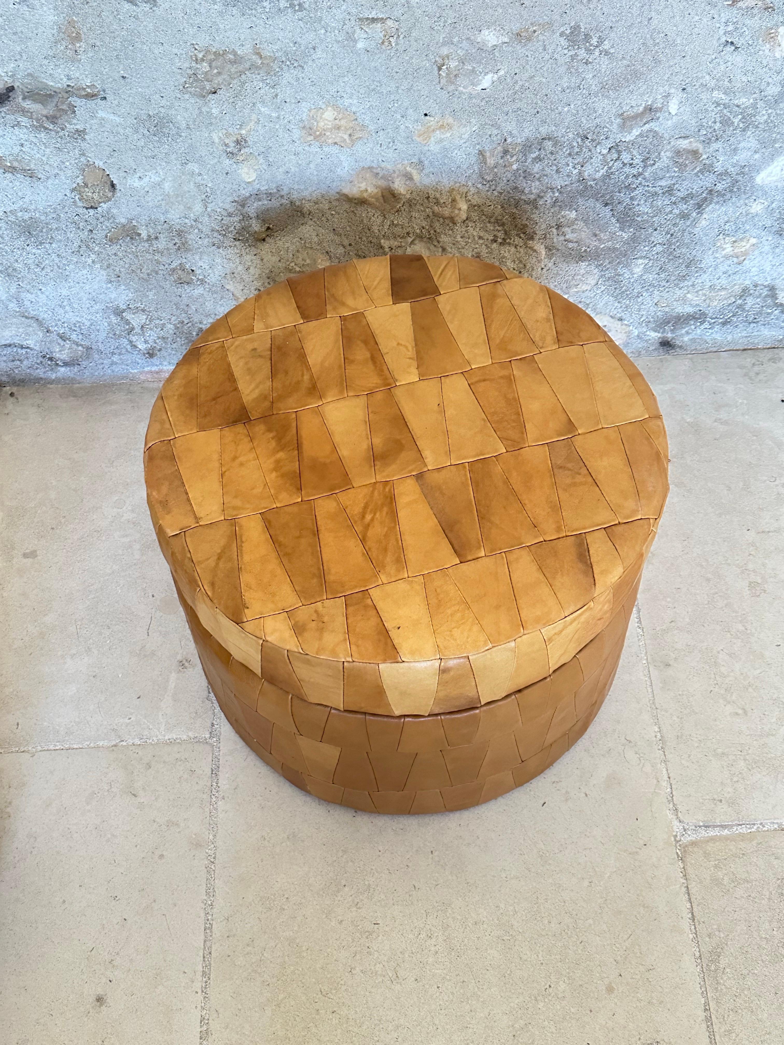 Patchwork camel de sede ottoman rangement , cuir suisse années 70 Excellent état - En vente à PARIS, FR