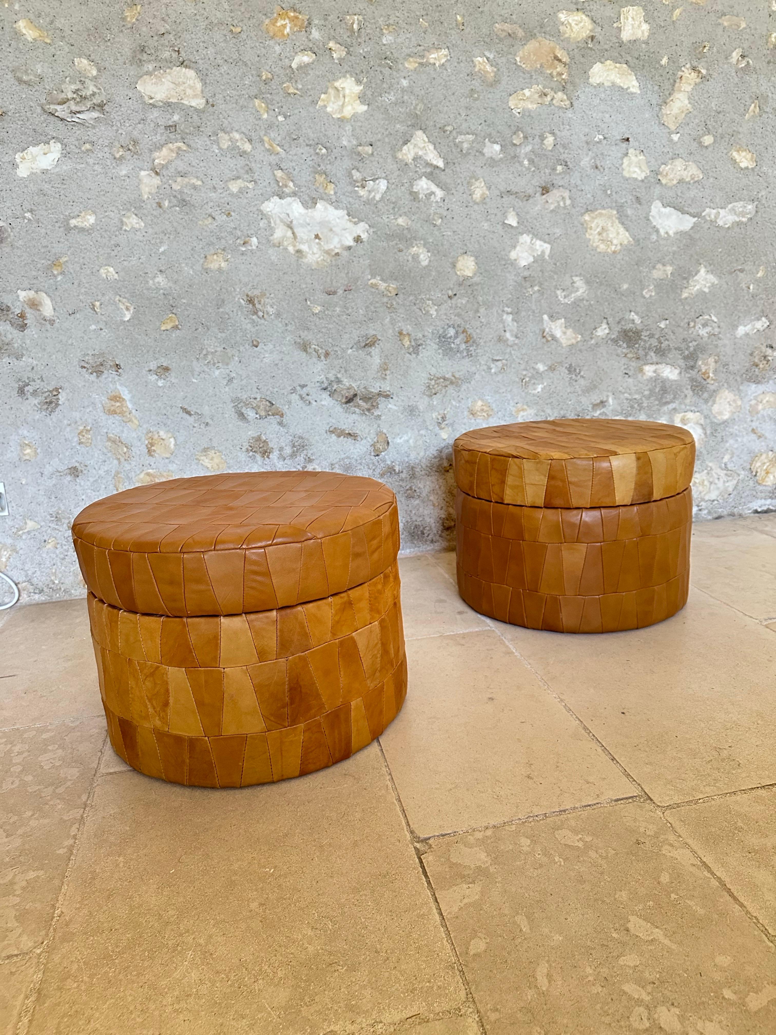 Fin du 20e siècle Patchwork camel de sede ottoman rangement , cuir suisse années 70 en vente
