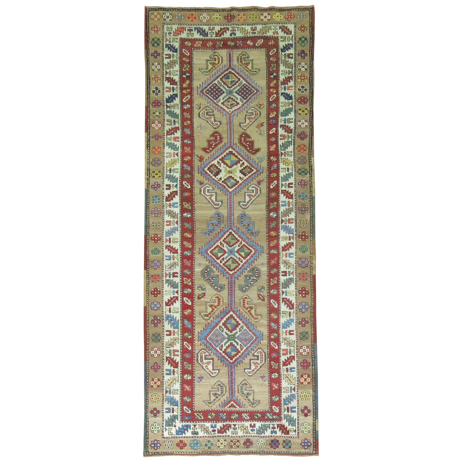 Tapis de couloir large persan Serab camel en vente