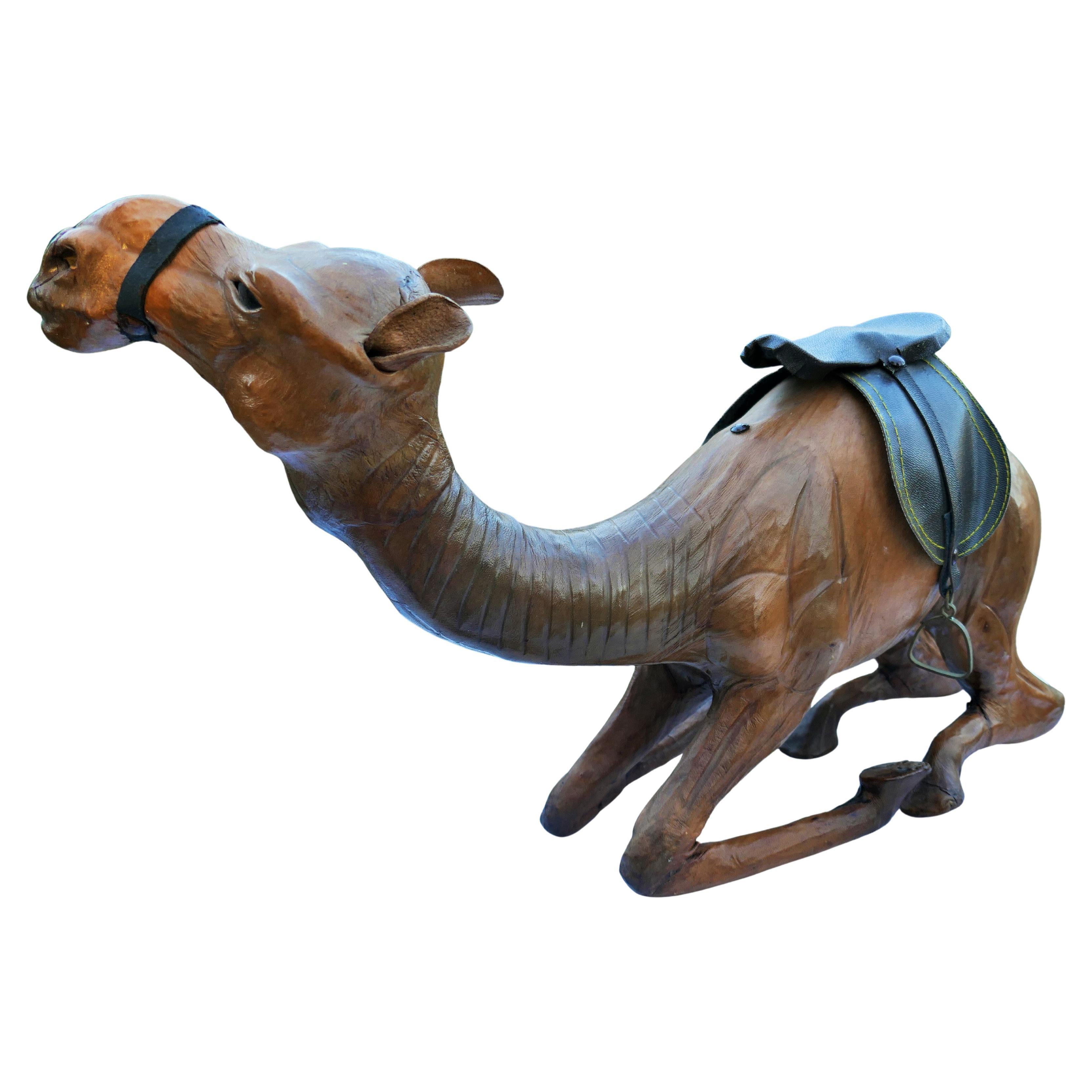 Leather camel attributed to the Liberty atelier in London
Good condition.
Thank you