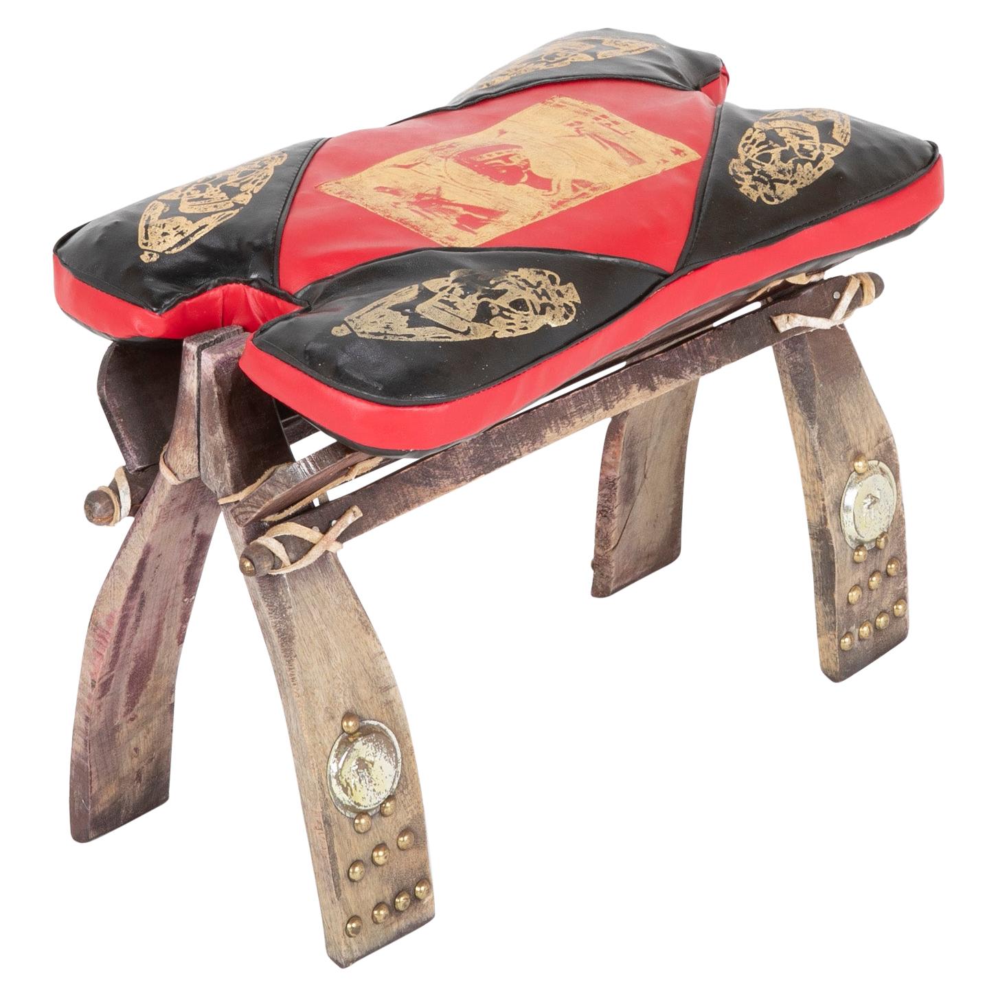 Tabouret à pieds camel en forme d'assise en vente