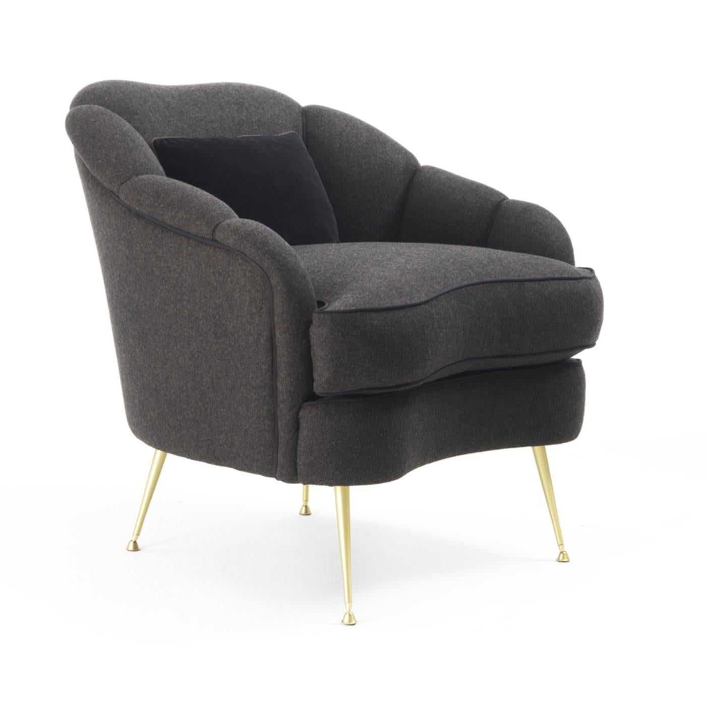 Part of the Camelia collection, and ideally paired with one of the coffee tables in the same series for a complete look, this elegant armchair mixes indulgent comfort with sleek design. The structure is in solid wood and plywood and supports a