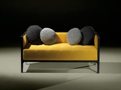 Divano Camelia contemporaneo e personalizzabile con 5 cuscini di Luísa Peixoto