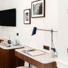 Blossom camelia table lamp with jointed arm