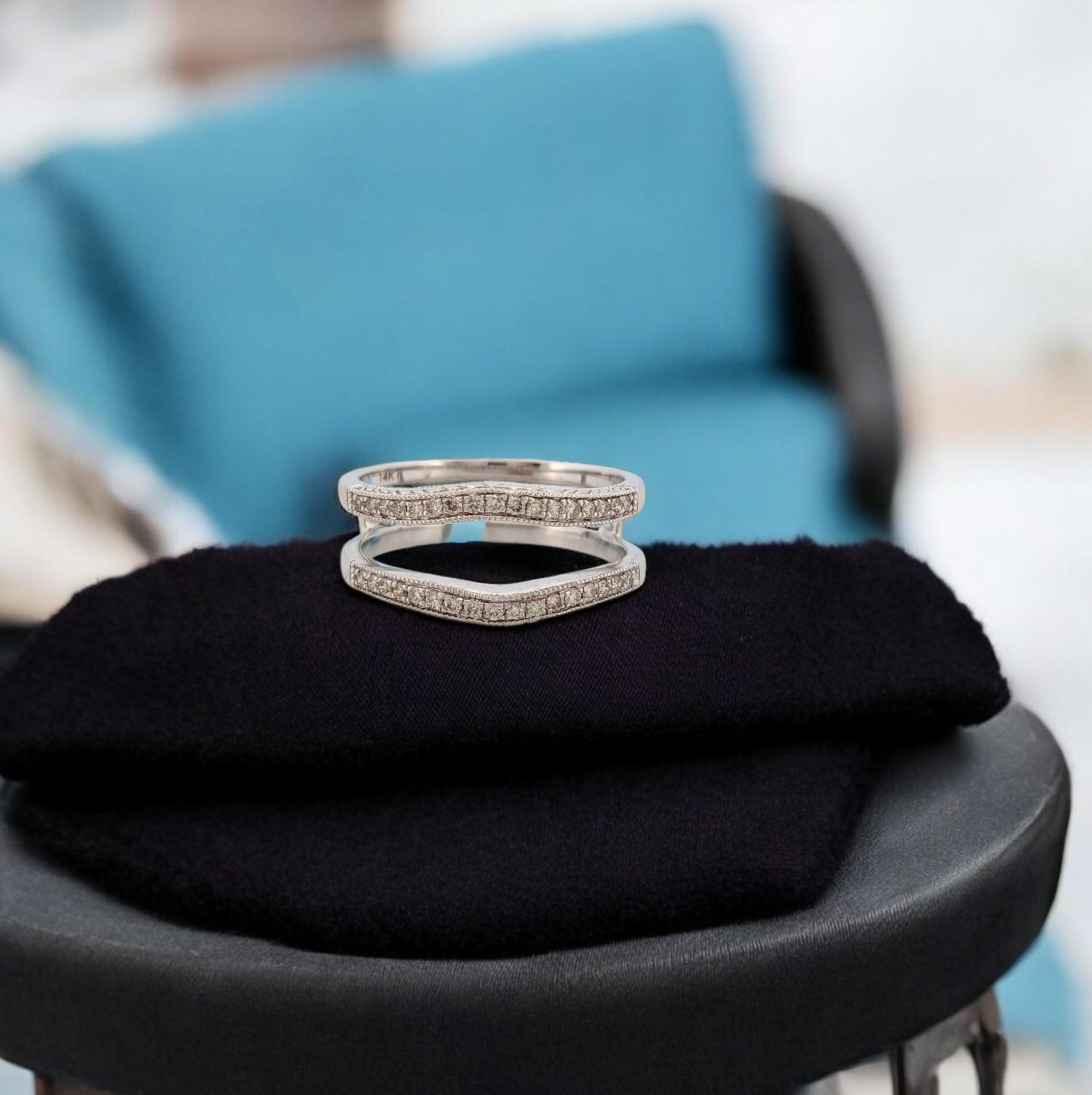 Timeless elegance meets modern simplicity in the Camellia, a stunning 14kt white gold round brilliant 0.25ctw diamond band designed for women who appreciate fine details and graceful sparkle. 💫

Made with premium 14k white gold, this delicate yet