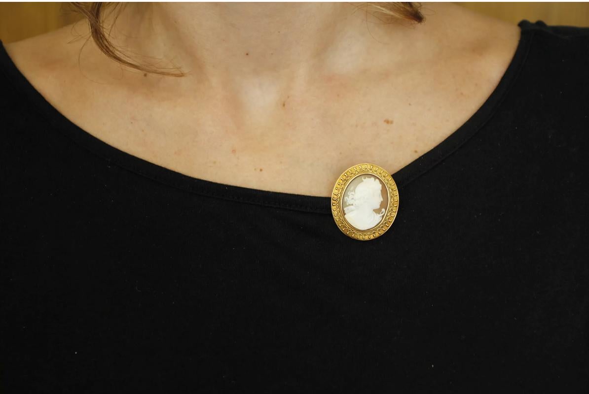 Cameo, 12 Karat Yellow Gold Retro Brooch 1