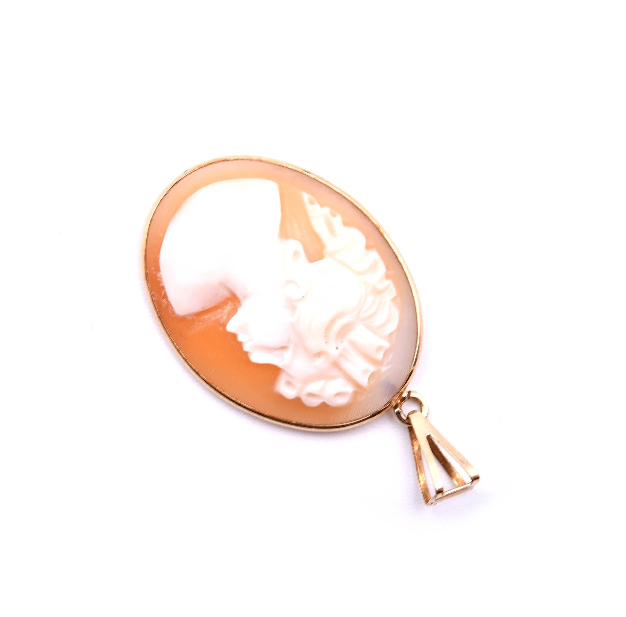 Cameo 14 Karat Yellow Gold Pendant  In Excellent Condition For Sale In Scottsdale, AZ