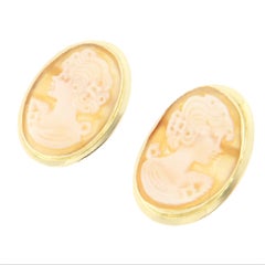 Orecchini a bottone vintage con cammeo in oro giallo 18 carati, realizzati artigianalmente in Italia
