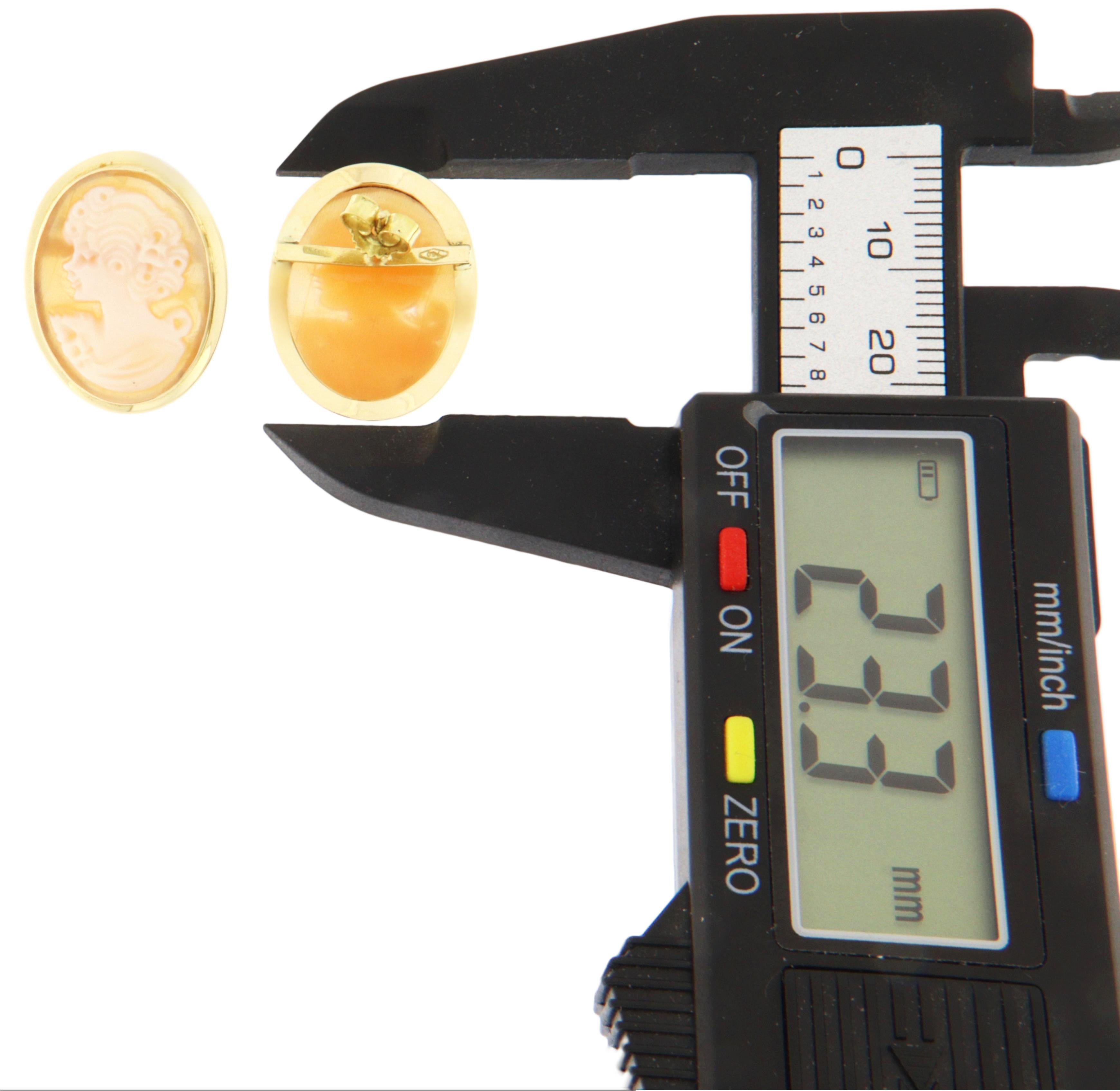 Women's Cameo 18 Karat Yellow Gold Stud Earrings For Sale