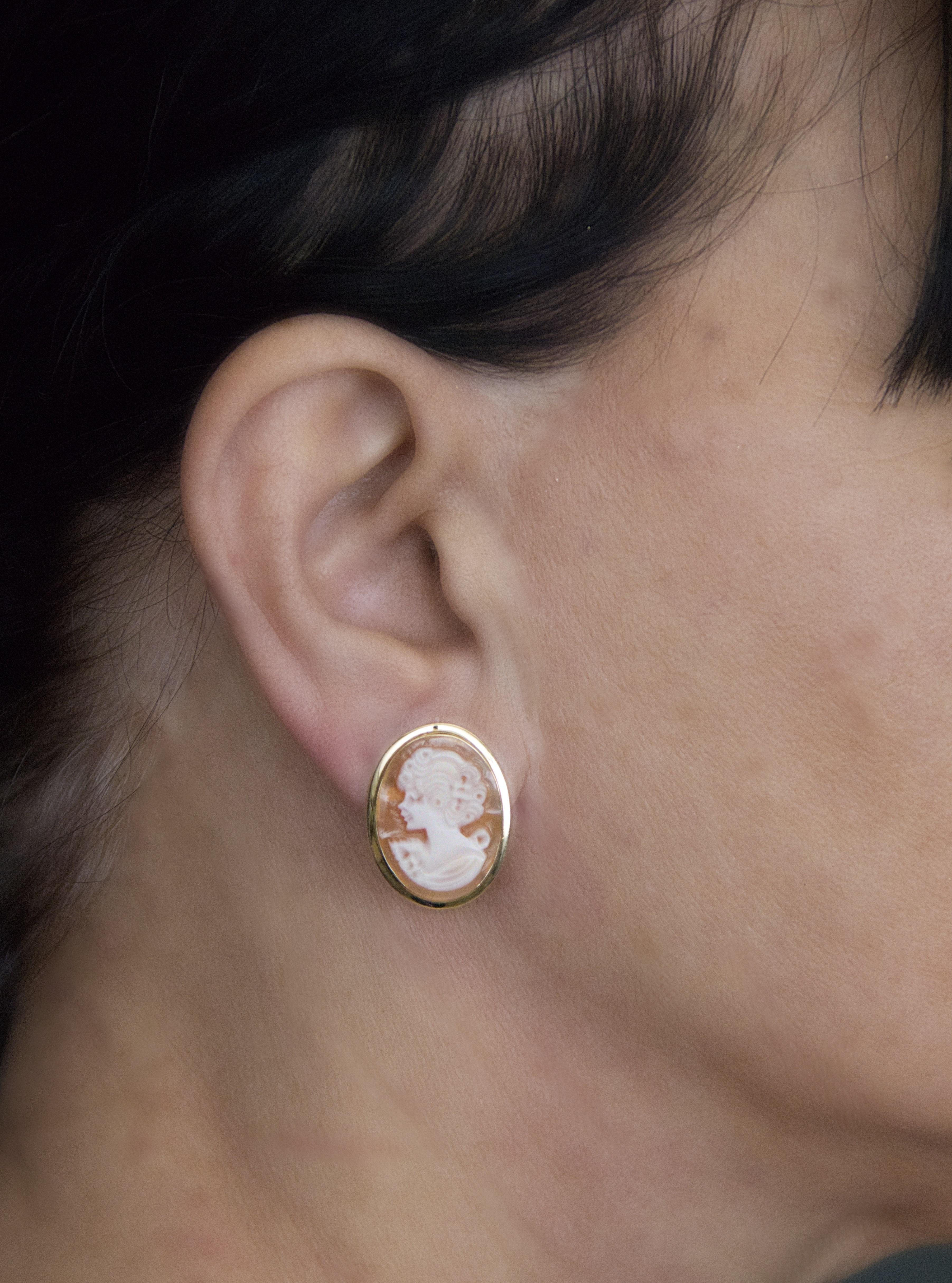 Cameo 18 Karat Yellow Gold Stud Earrings For Sale 2