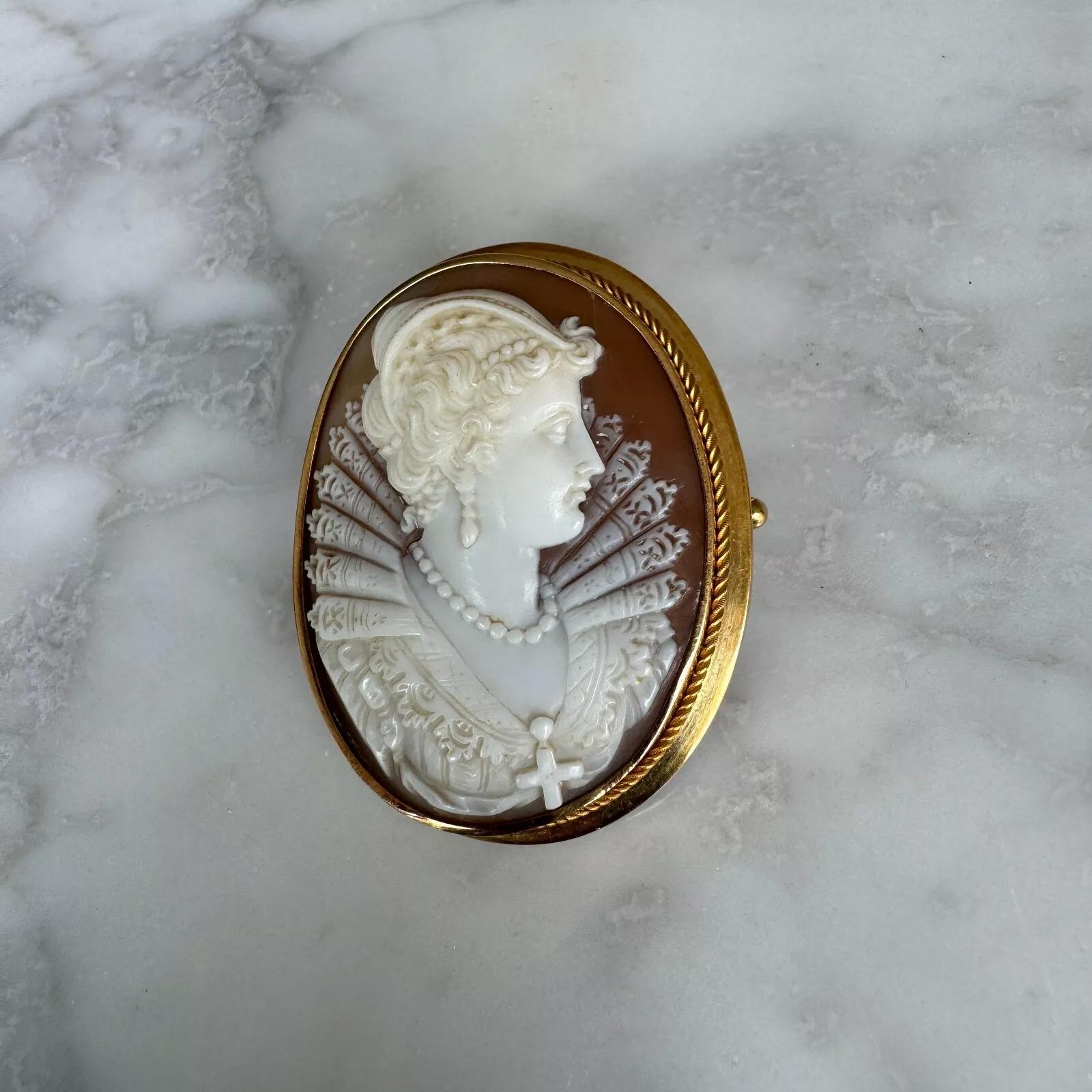 European Cameo 19th century profile of a woman in gold frame For Sale