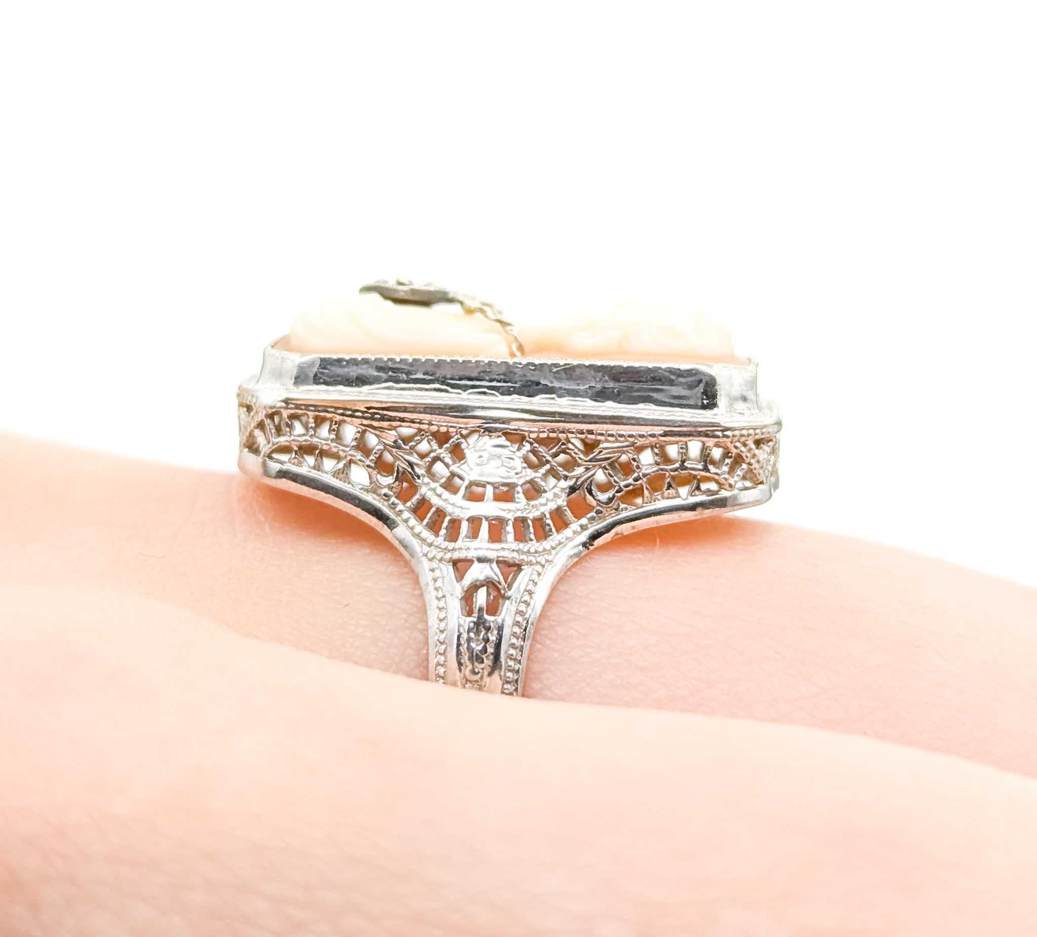 Anillo Art Decó de oro blanco de 10k con camafeo y diamantes en Excelente estado para la venta en Bloomington, MN