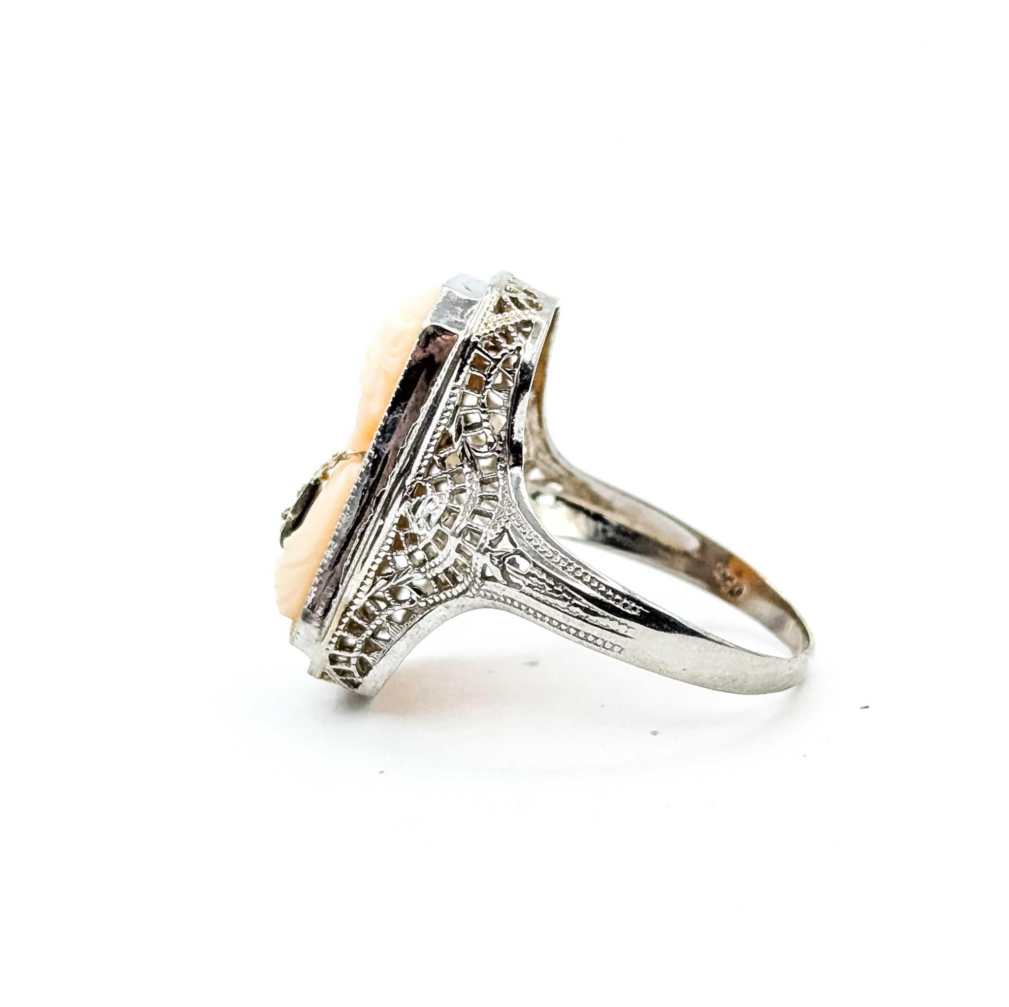 Anillo Art Decó de oro blanco de 10k con camafeo y diamantes en venta 3