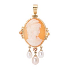 Cameo and Pearl Pendant in 18 Karat Gold