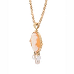 Cameo and Pearl Pendant in 18 Karat Gold