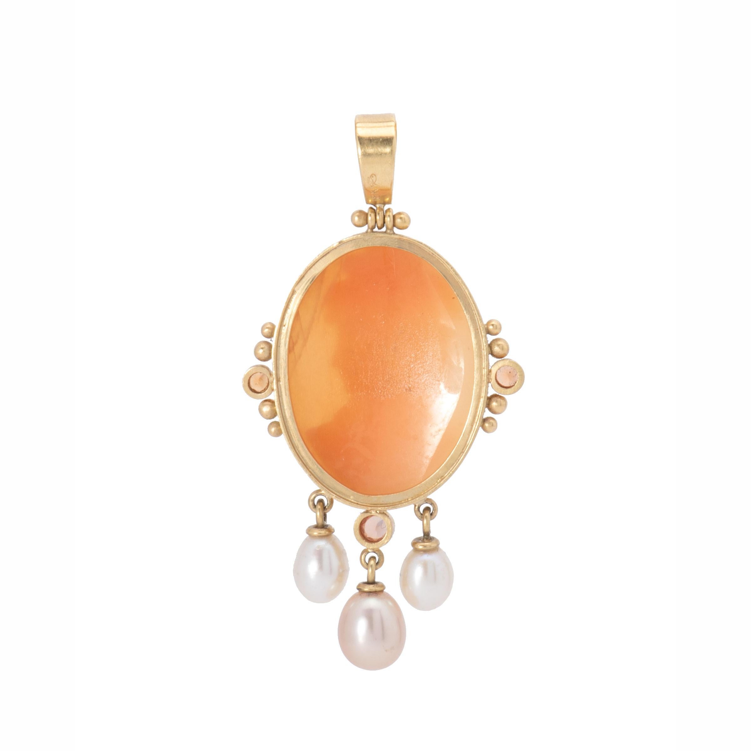 Cameo and Pearl Pendant in 18 Karat Gold In New Condition For Sale In Santa Fe, NM