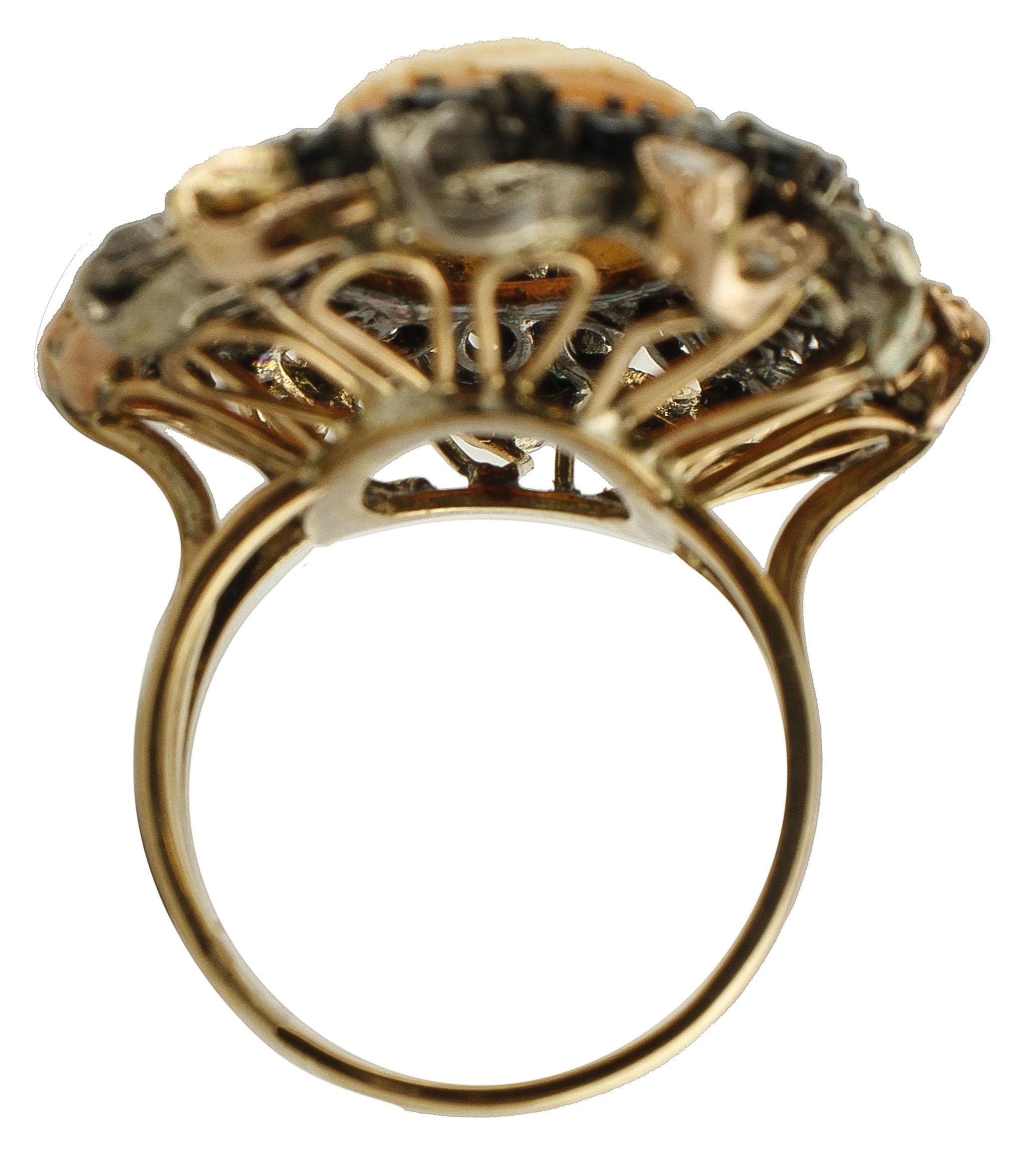 Retro-Ring aus 9 Karat Gold und Silber mit Kamee, blauen Saphiren, Smaragden, Diamanten (Rosenschliff) im Angebot
