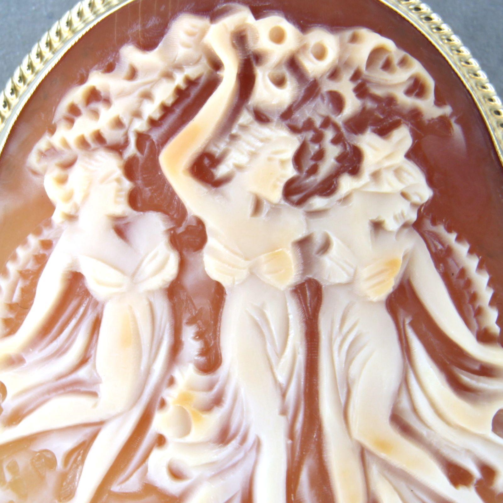 9k yellow gold cameo brooch – size 5.3 cm x 4.0 cm

Detailed description

the size of the brooch is 5.3 cm by 4.0 cm wide

weight 15.2 grams

set with

- 1 x 4.8 cm x 3.7 cm oval cut cameo

color brown-white
purity….
Gemstones have often been
