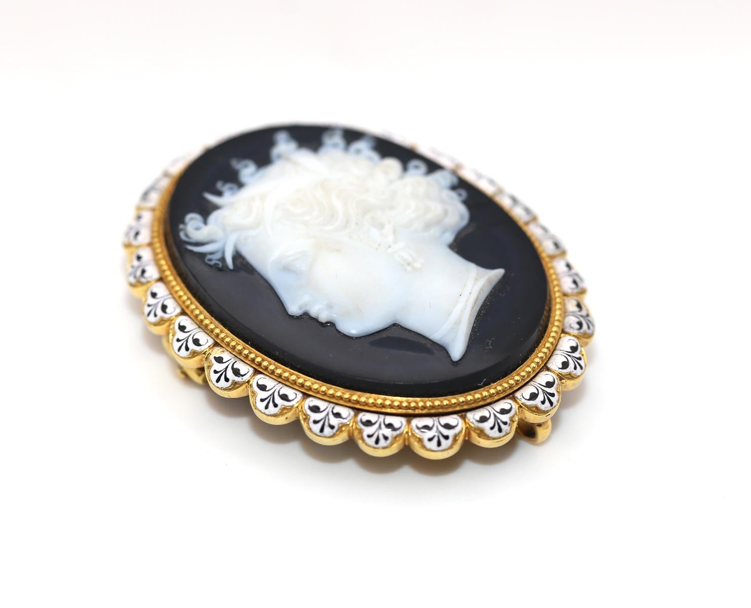 Cameo Brooch Yellow Gold Arethusa Original Box, 1910 For Sale 9