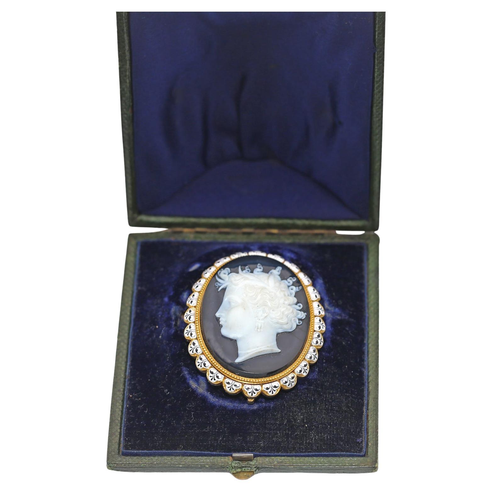 Edwardian Cameo Brooch Yellow Gold by Paul-Victor Lebas. Created around 1910.

Cameo Pearl Brooch Yellow Gold. Inspired by Paul-Victor Lebas creations. Marvellous and massive antique cameo brooch, depicting a curly lady. Typical ancient Greek