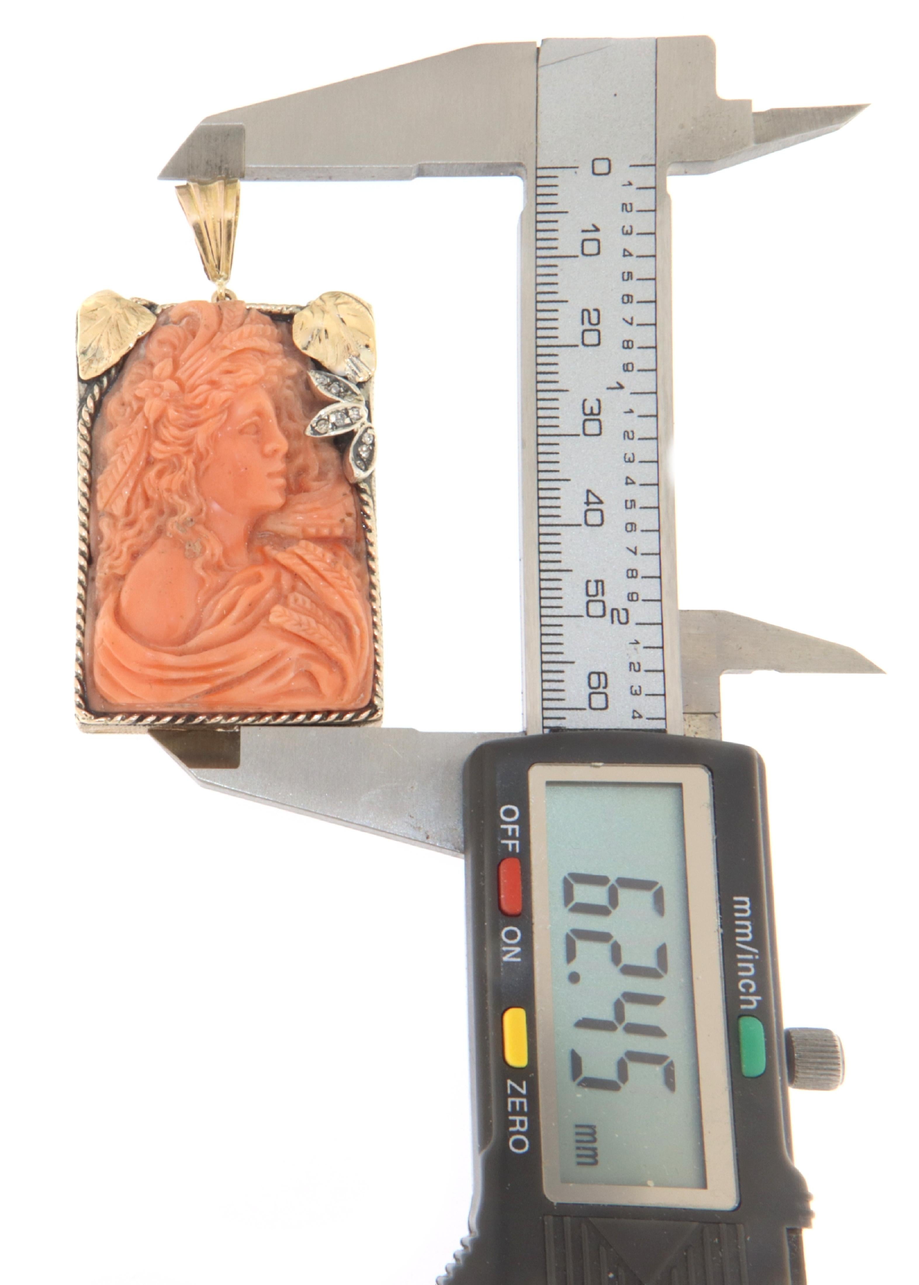 Cameo Coral Diamonds 14 Karat Yellow Gold Pendant Necklace In New Condition For Sale In Marcianise, IT