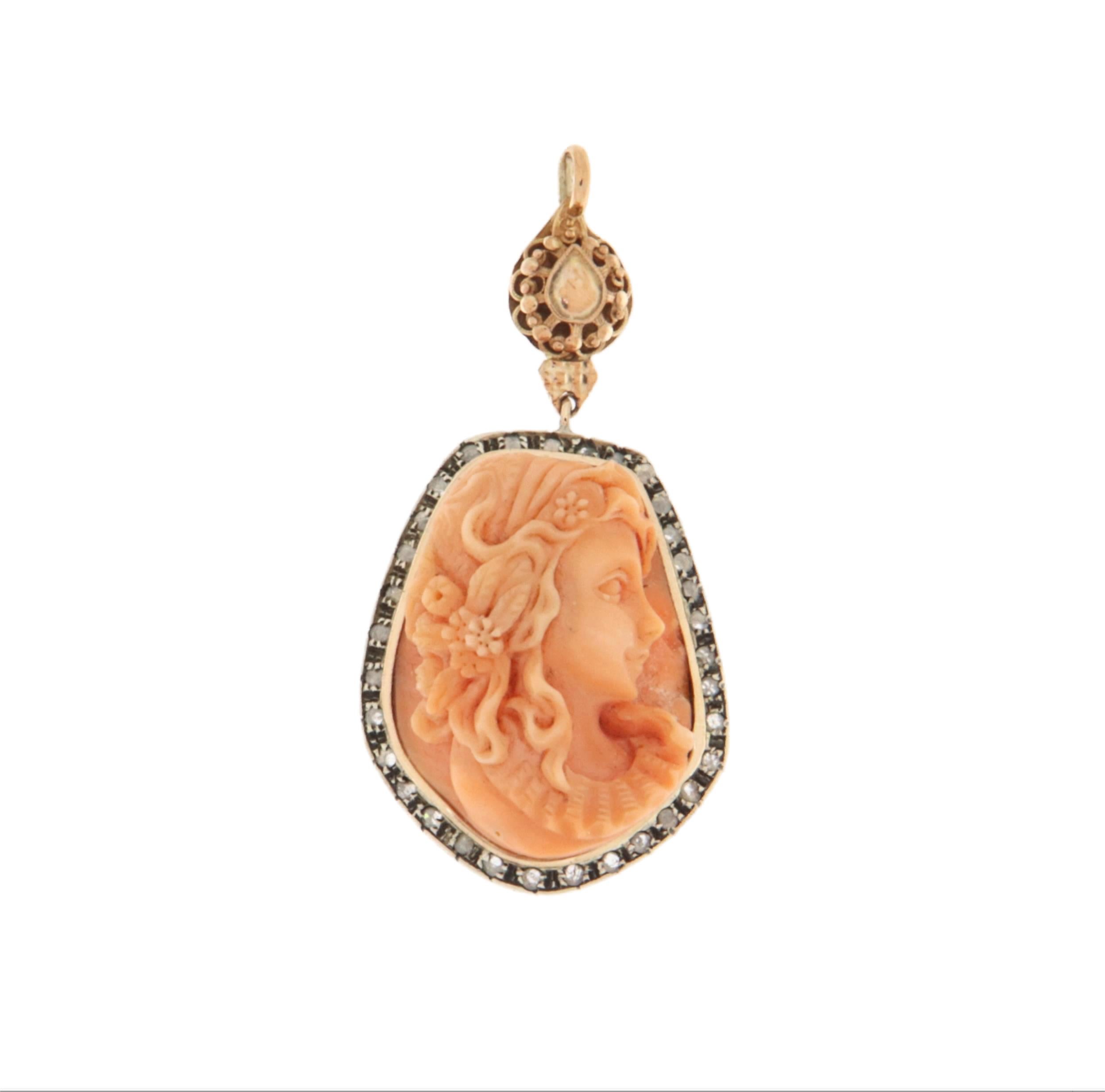 Cameo Coral Diamonds 14 Karat Yellow Gold Pendant Necklace In New Condition For Sale In Marcianise, IT