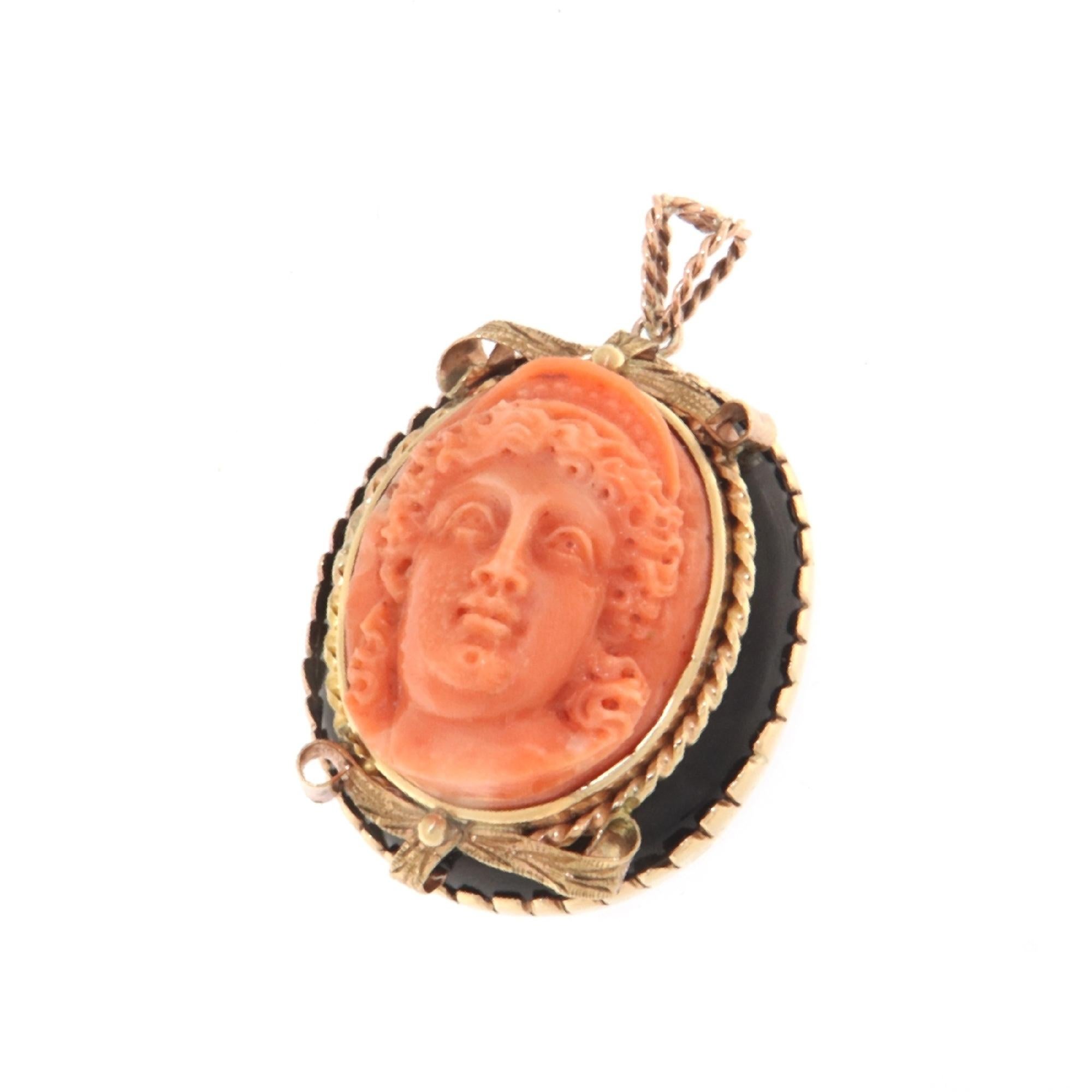 Cameo Coral Onyx Yellow Gold 9 Karat Pendant Necklace In New Condition For Sale In Marcianise, IT