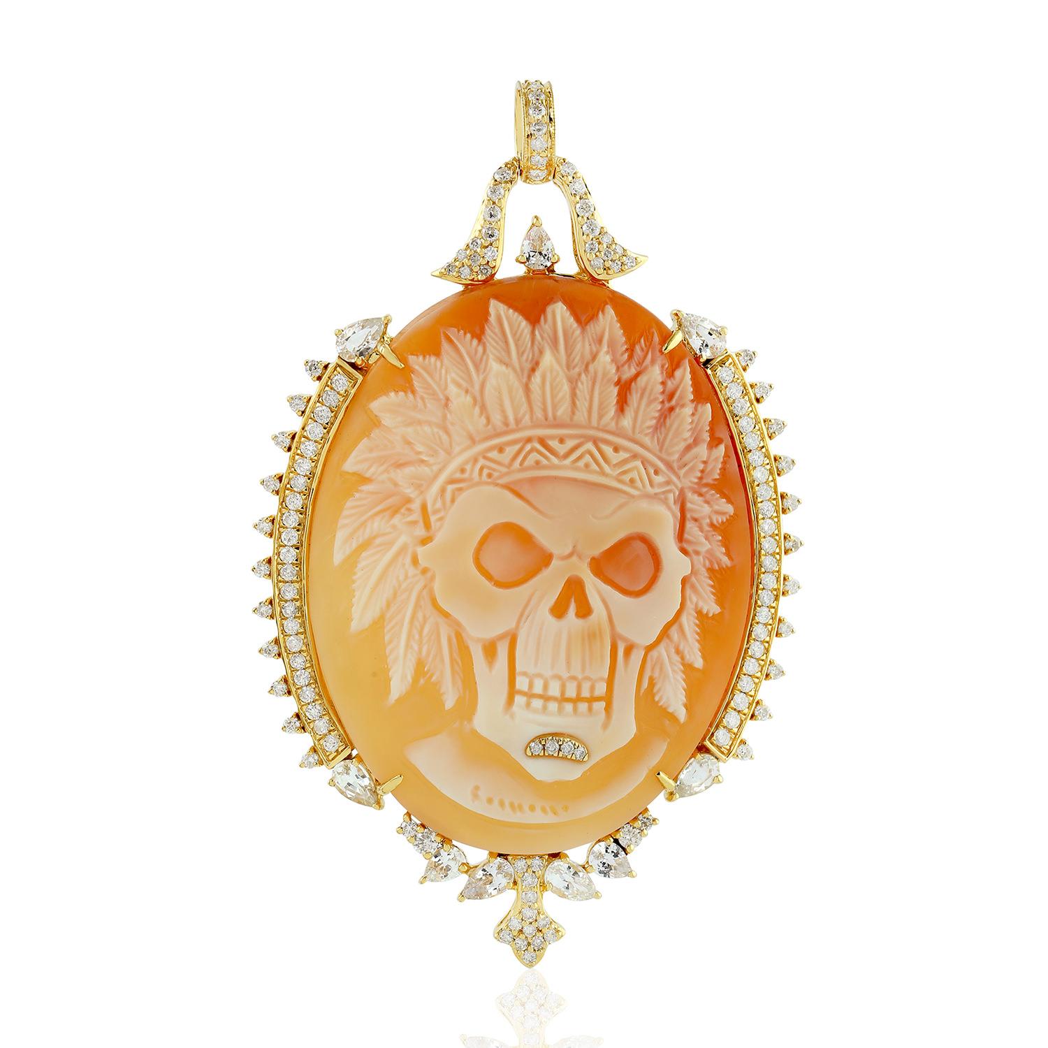 Contemporary Cameo Diamond 18 Karat Gold Skull Pendant Necklace For Sale