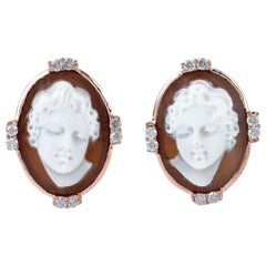 Clous d'oreilles camée en or 18 carats et diamants