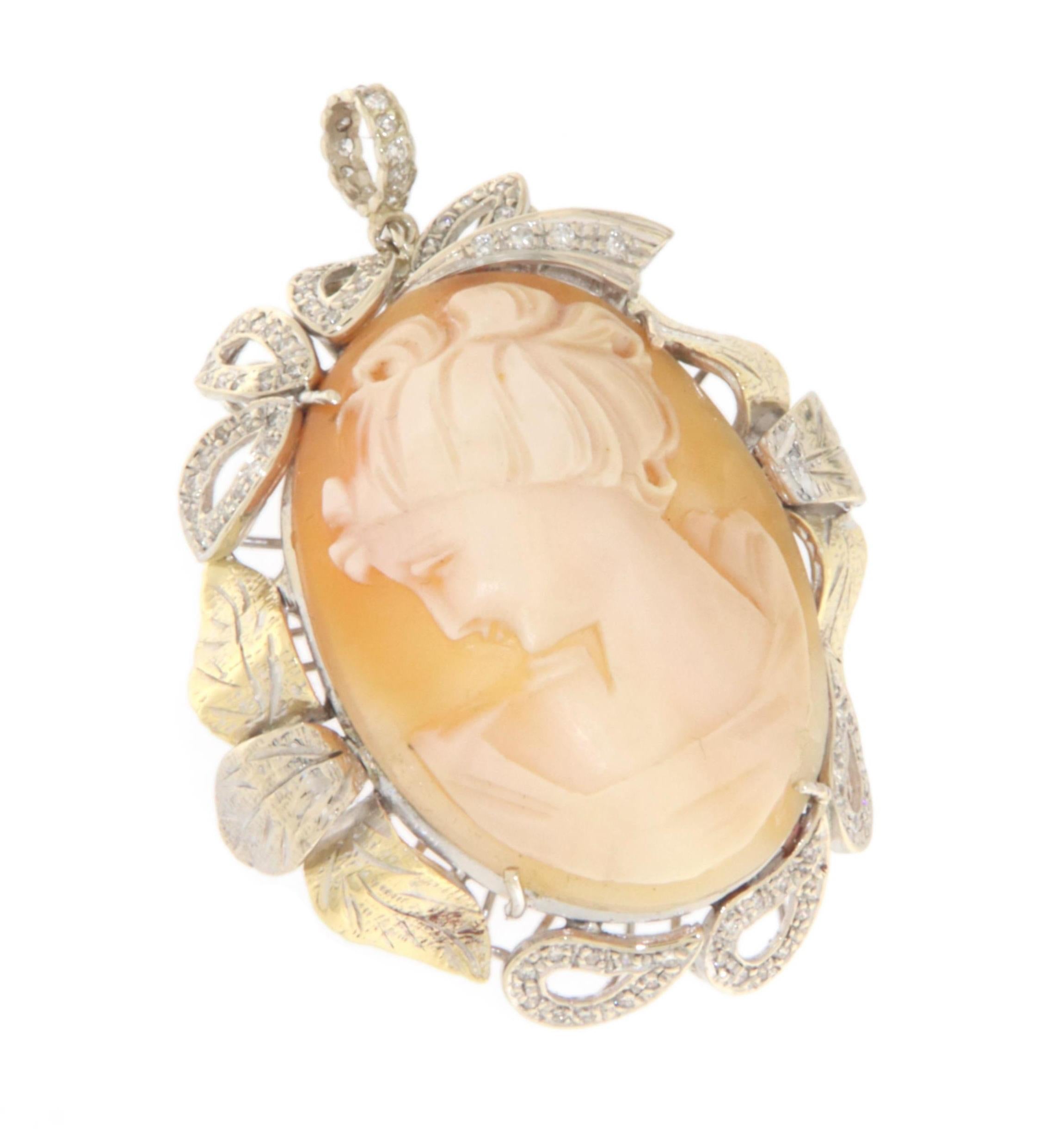 Artisan Collier pendentif camée en or blanc et jaune 18 carats en vente