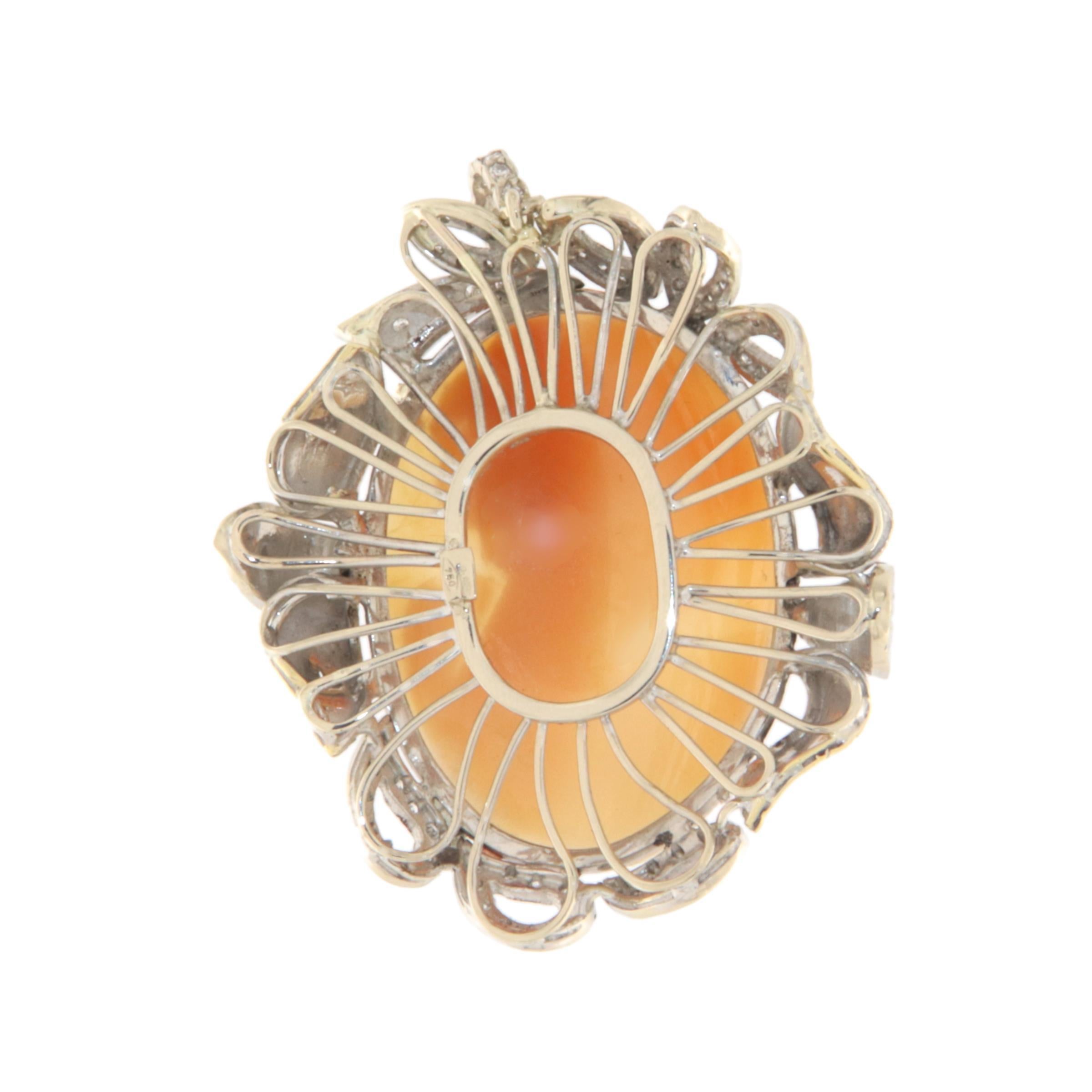Taille brillant Collier pendentif camée en or blanc et jaune 18 carats en vente