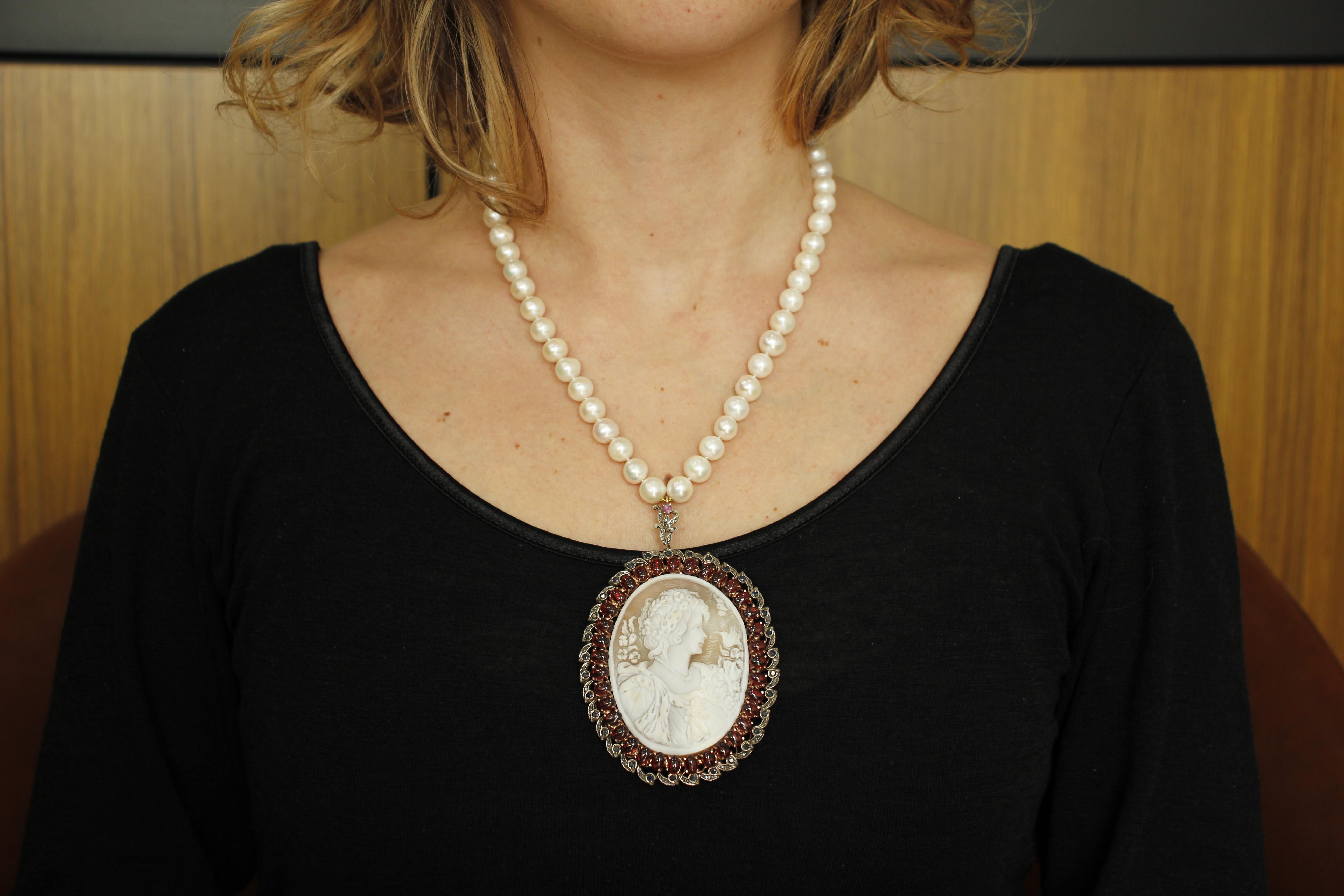 Cameo, Diamonds, Blue Sapphires, Garnets, 9k Rose Gold & Silver Pearl Necklace In Excellent Condition For Sale In Marcianise, Marcianise (CE)