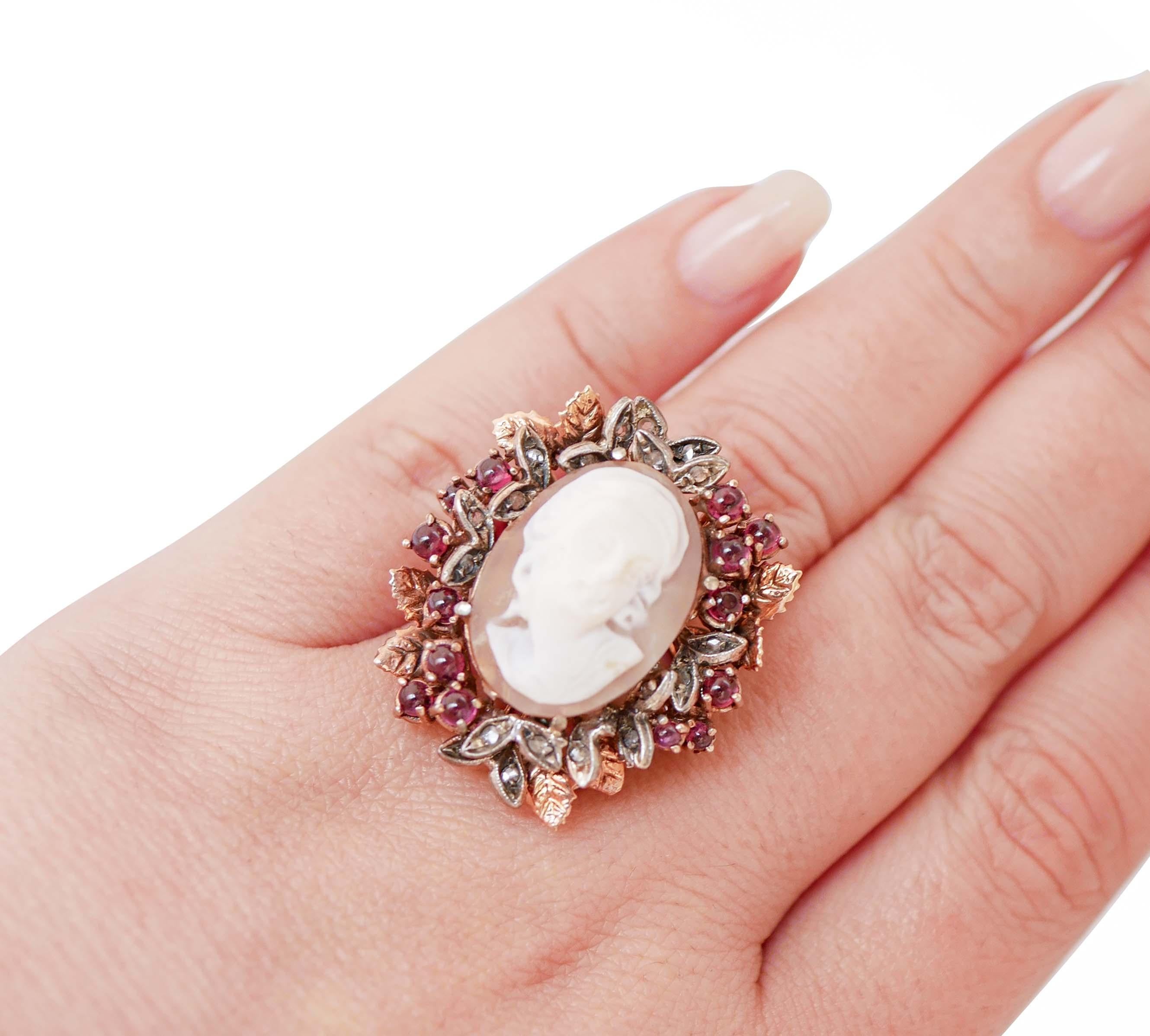 Cameo, Diamonds, Garnets, Rose Gold and Silver Ring. In Good Condition For Sale In Marcianise, Marcianise (CE)