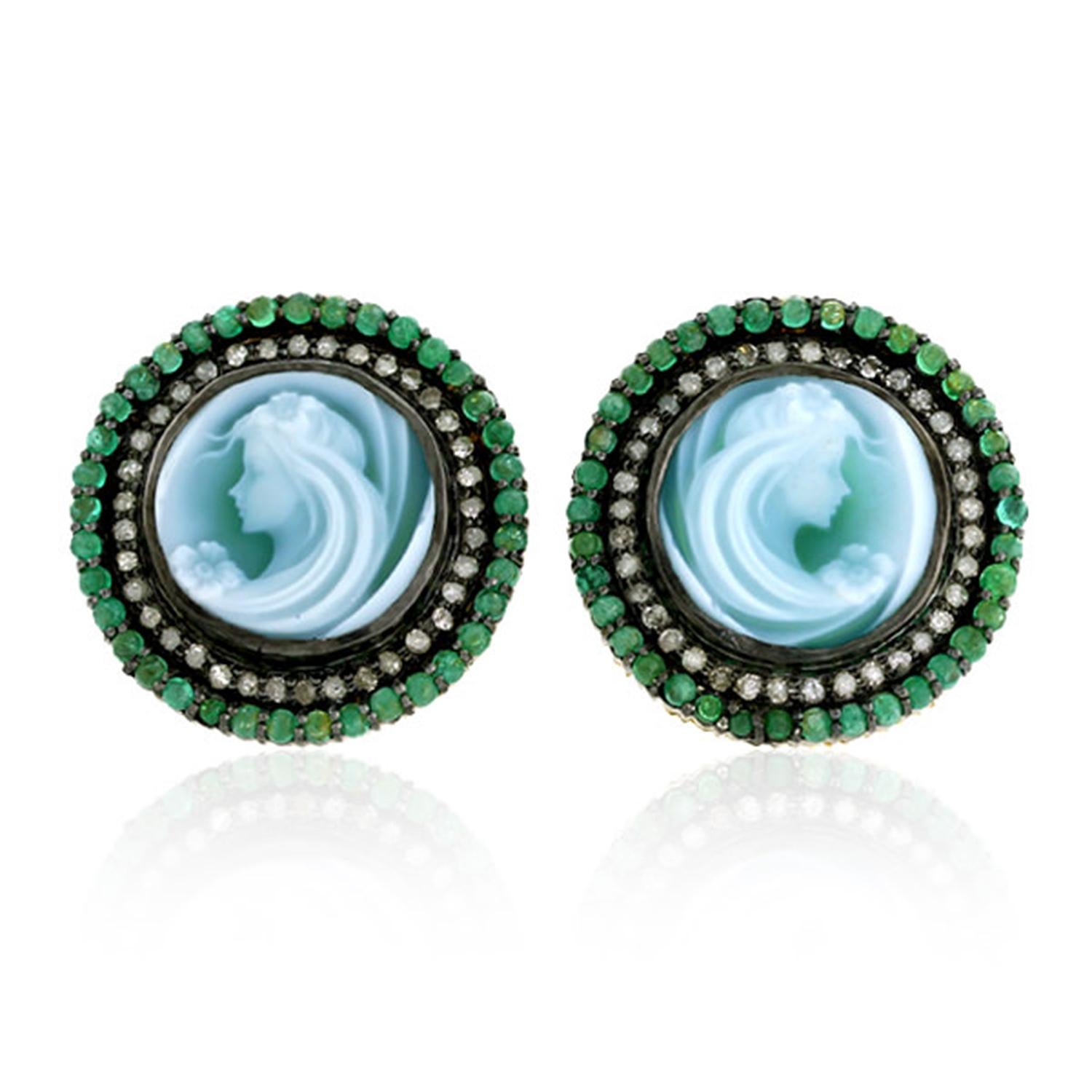 Round Cut Cameo Emerald Diamond Stud Earrings For Sale