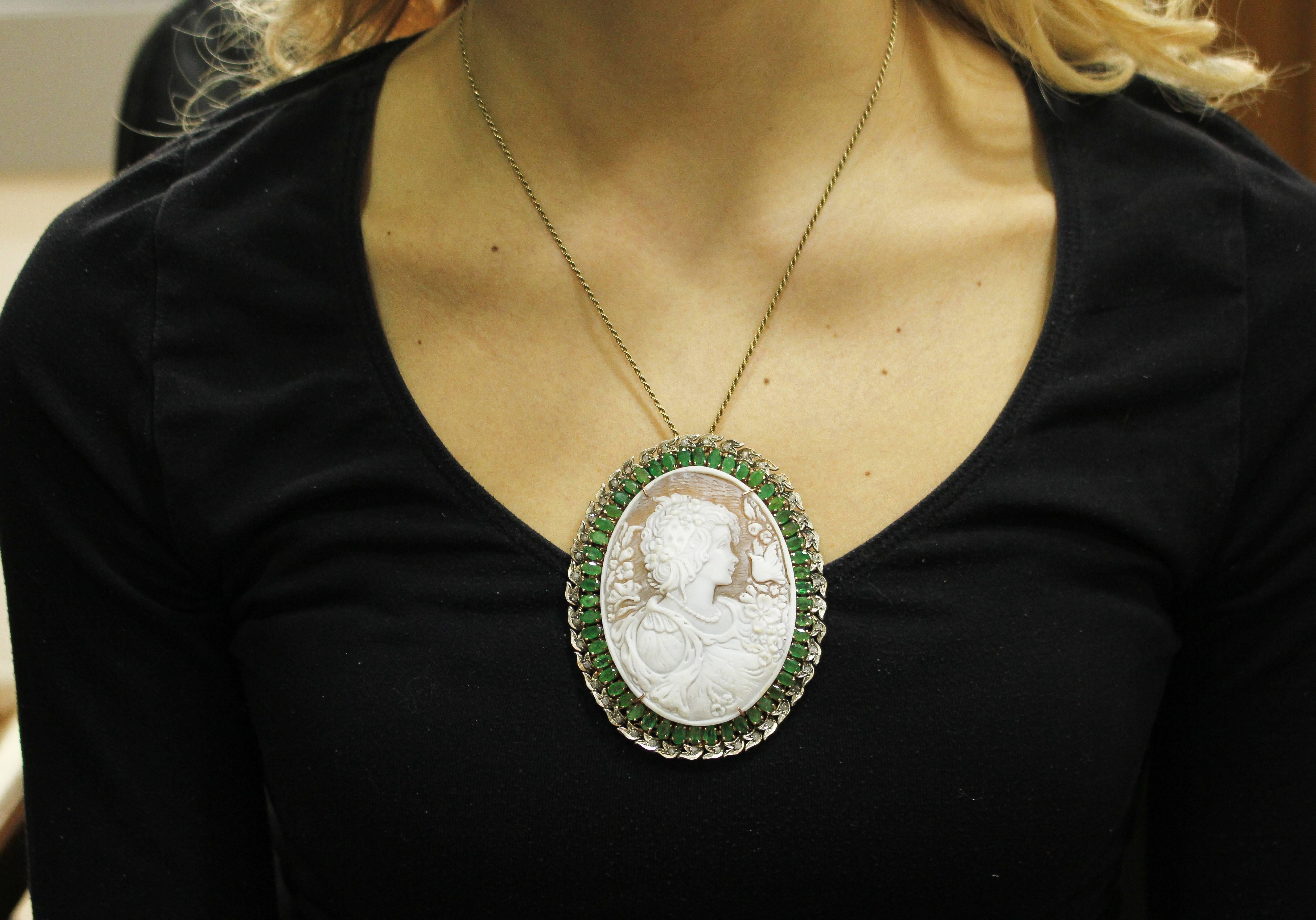 Cameo Emeralds  Diamonds Rose Gold Silver Pendant In Good Condition In Marcianise, Marcianise (CE)