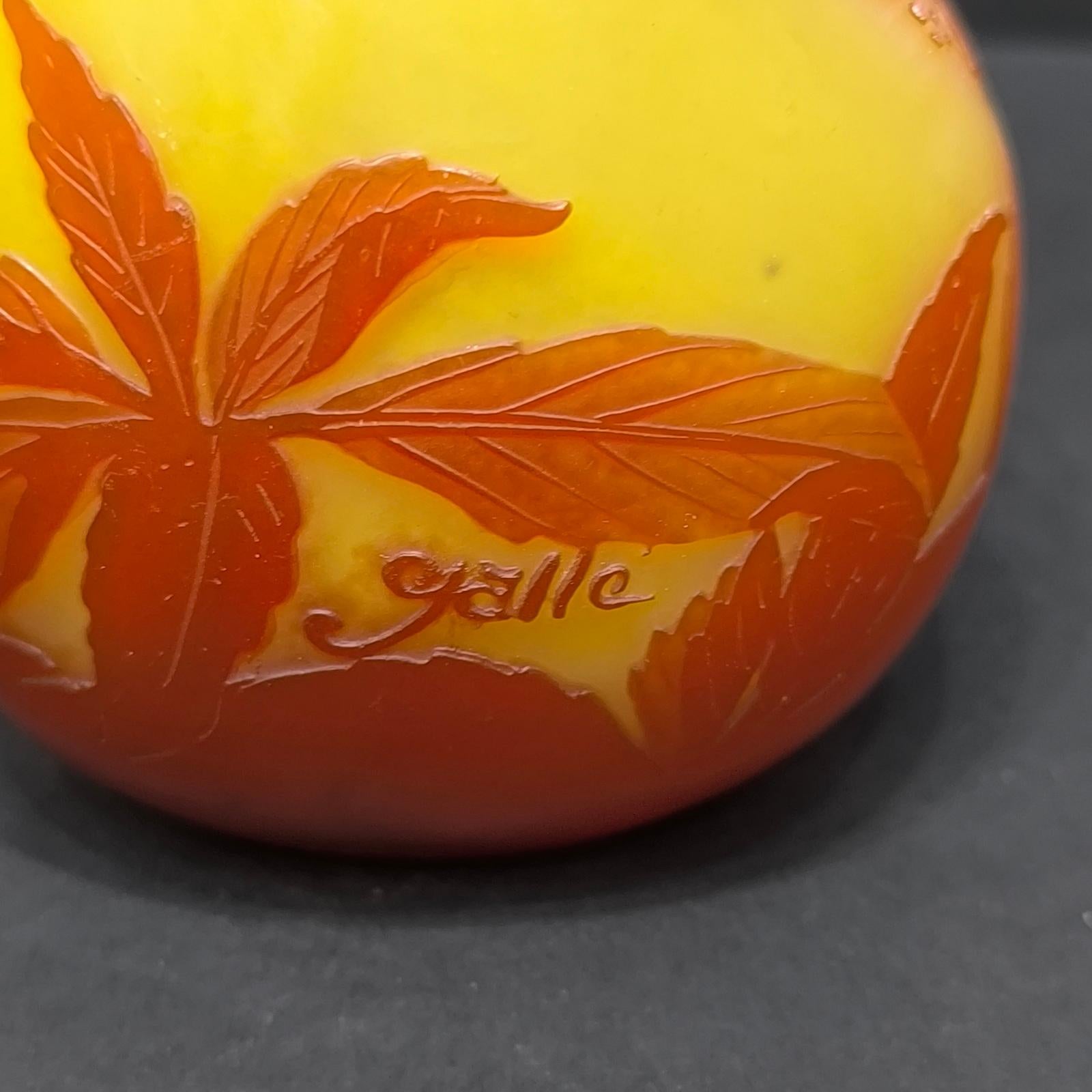 Banjo-Vase aus Kamee-Glas von Emile Galle Décor Begonias, Frankreich, um 1900 im Angebot 3