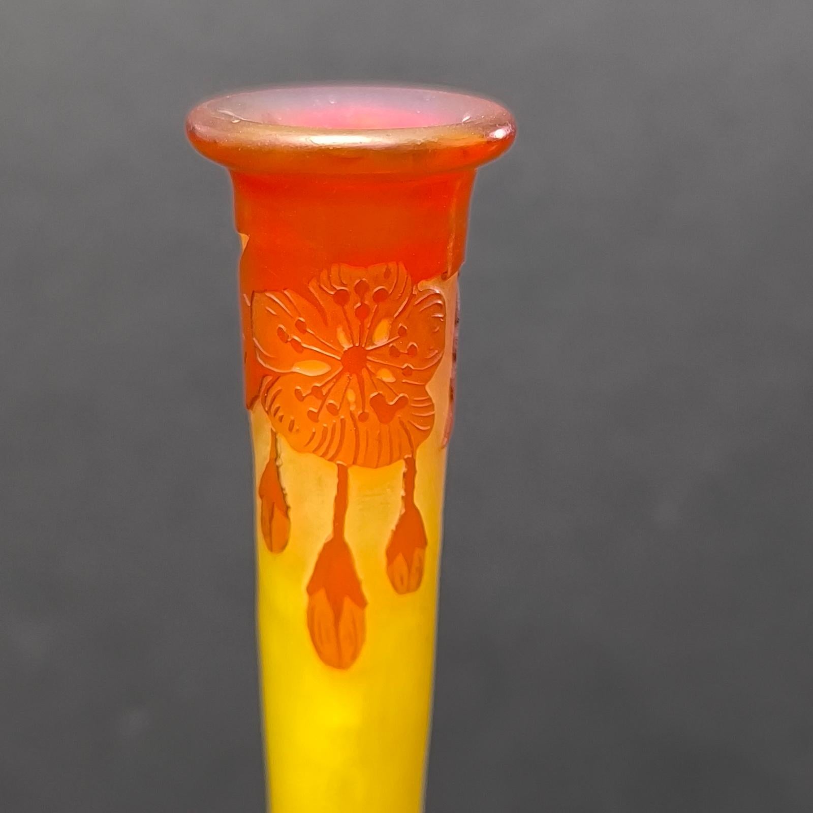 Banjo-Vase aus Kamee-Glas von Emile Galle Décor Begonias, Frankreich, um 1900 im Angebot 5