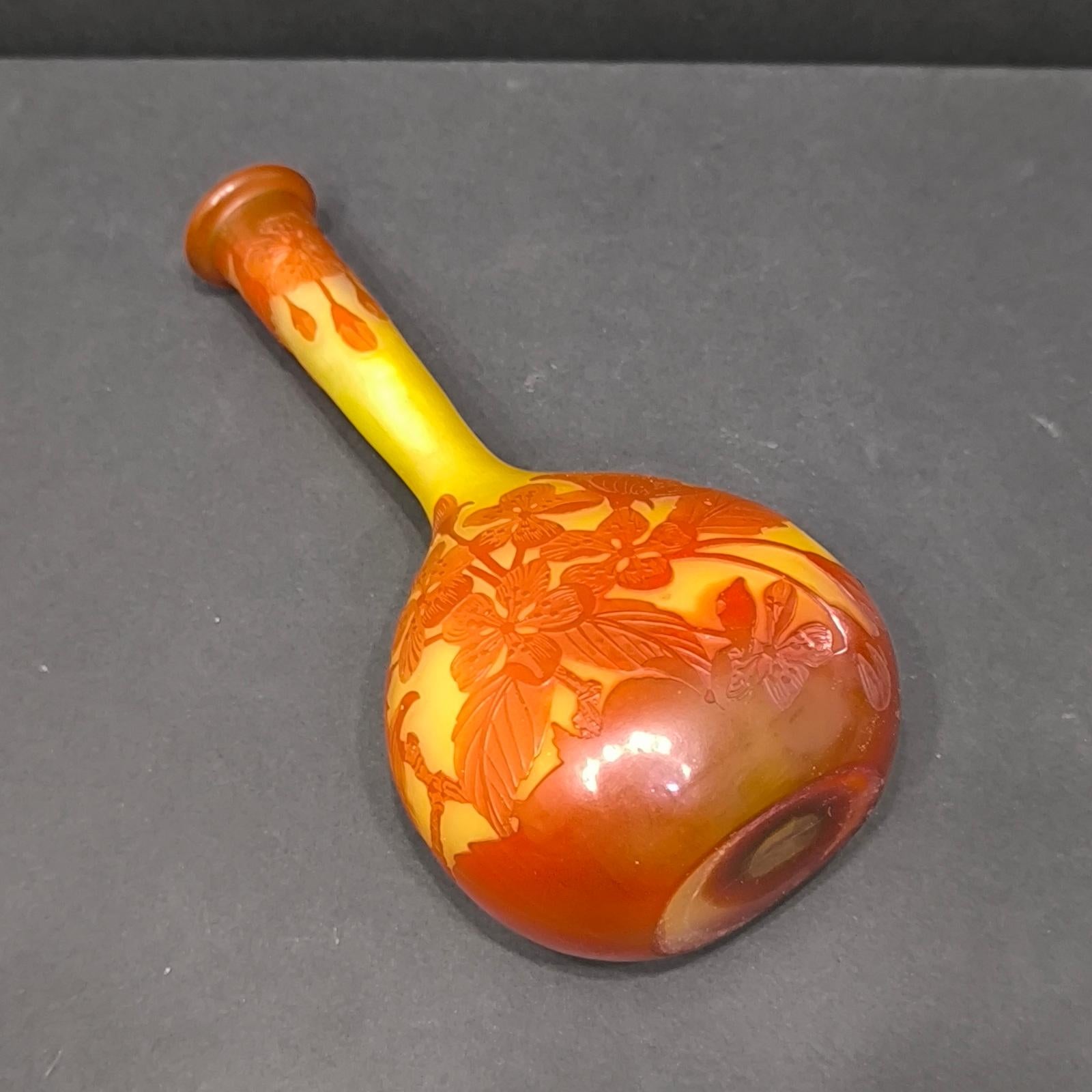 Banjo-Vase aus Kamee-Glas von Emile Galle Décor Begonias, Frankreich, um 1900 im Angebot 6