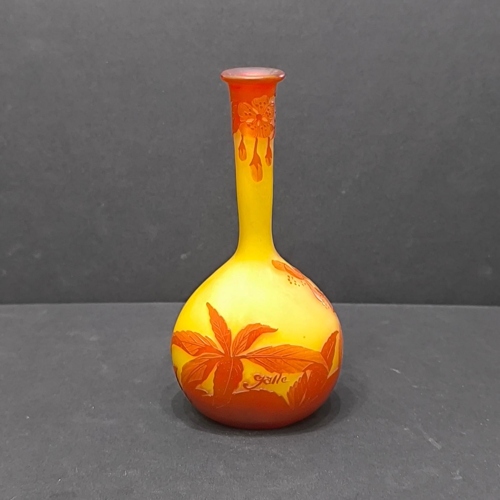 Banjo-Vase aus Kamee-Glas von Emile Galle Décor Begonias, Frankreich, um 1900 im Angebot 2
