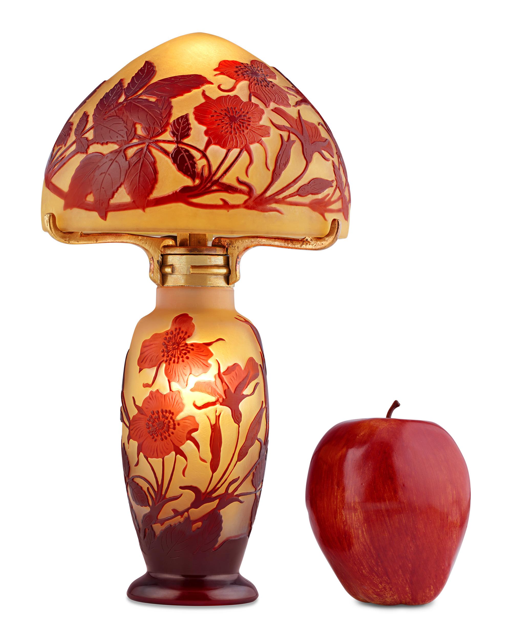 Cameo Glass Lamp By Émile Gallé In Excellent Condition For Sale In New Orleans, LA