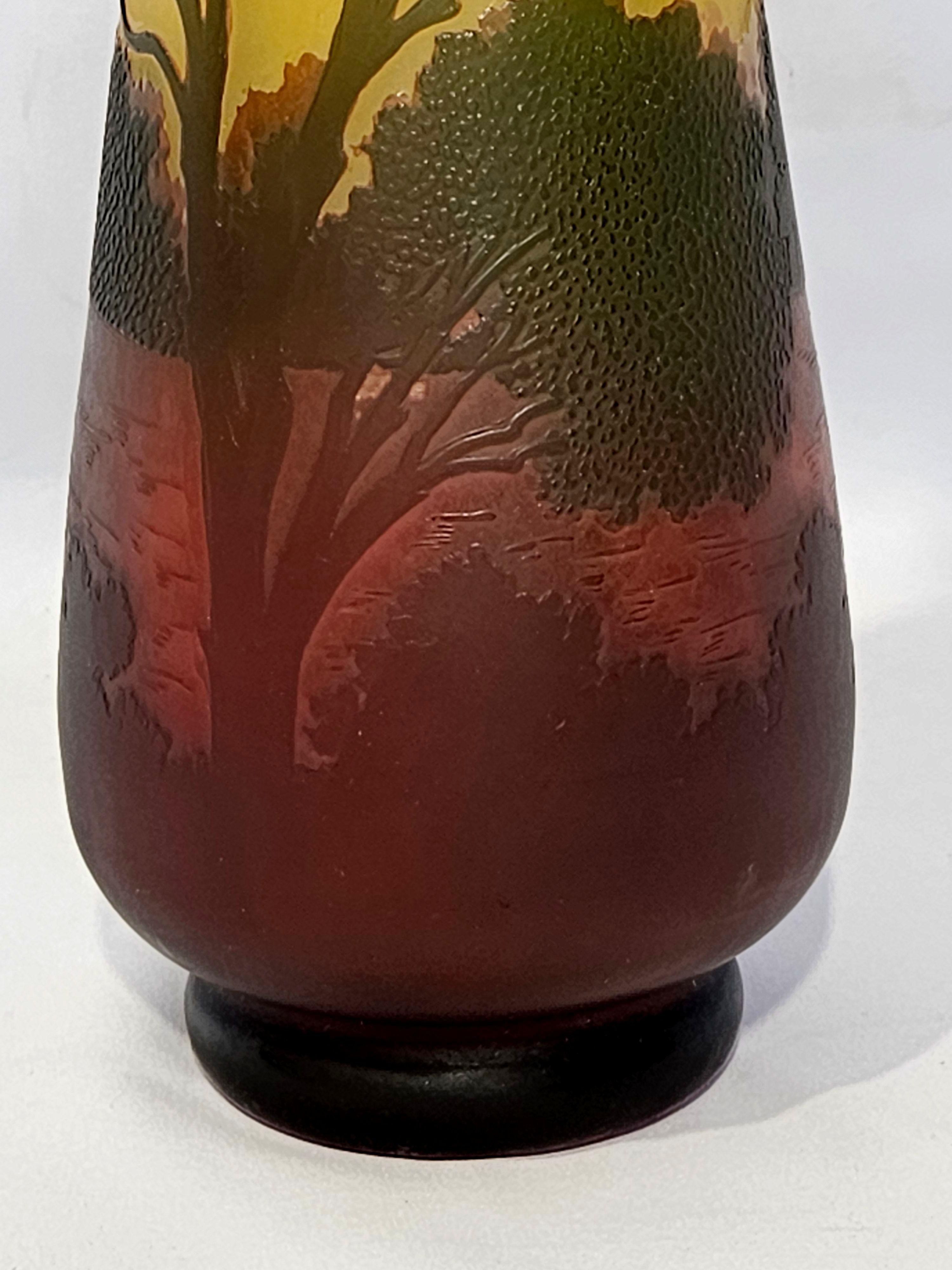 Vaso da paesaggio in vetro cammeo con firma spuria 