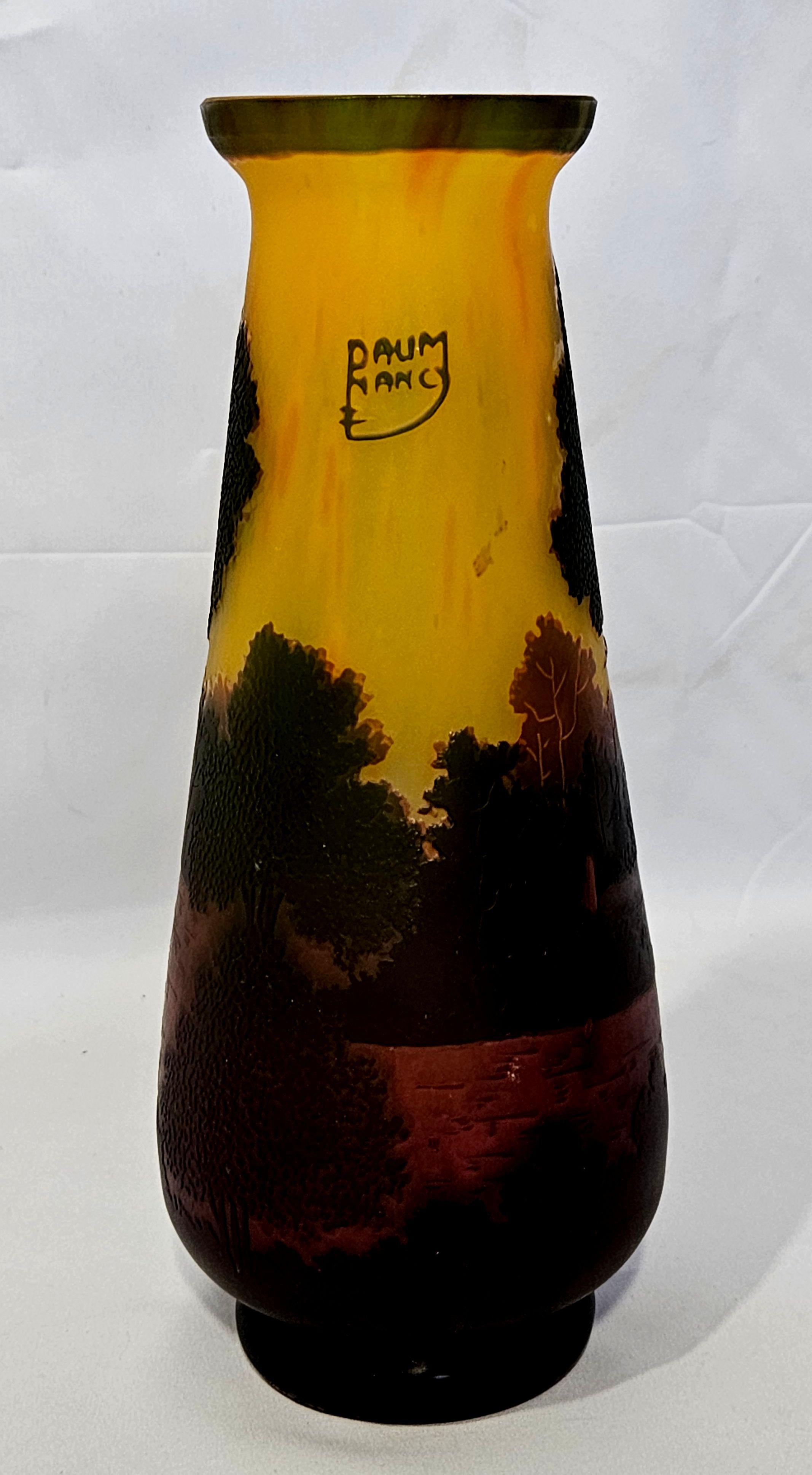 Vaso da paesaggio in vetro cammeo con firma spuria 