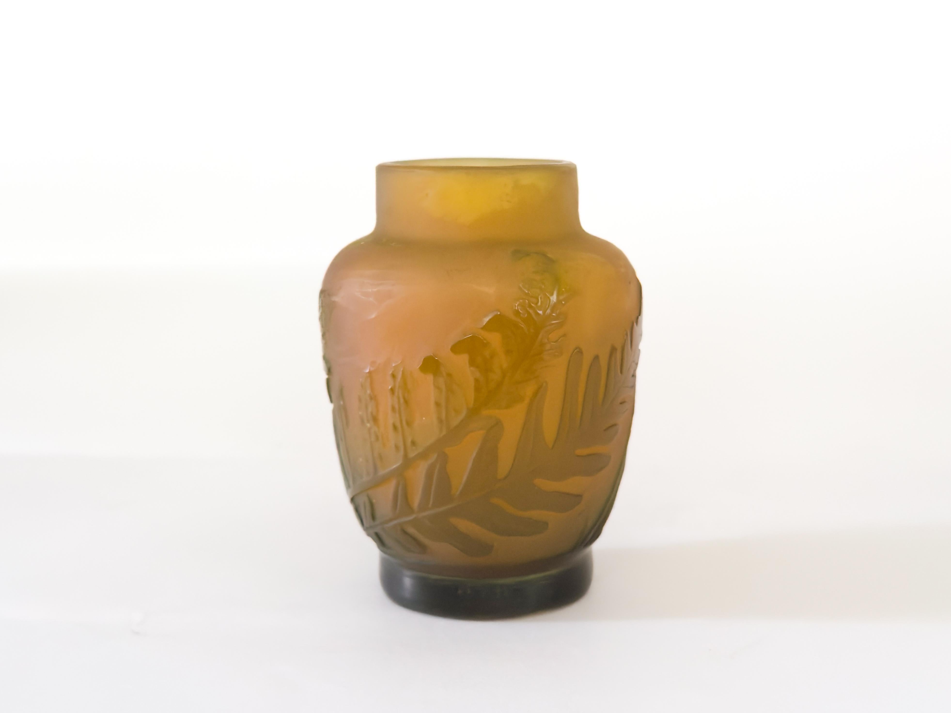 Cameo Glass Vase Green Fern by Emile Galle, 20th Century In Good Condition For Sale In Lisbon, PT